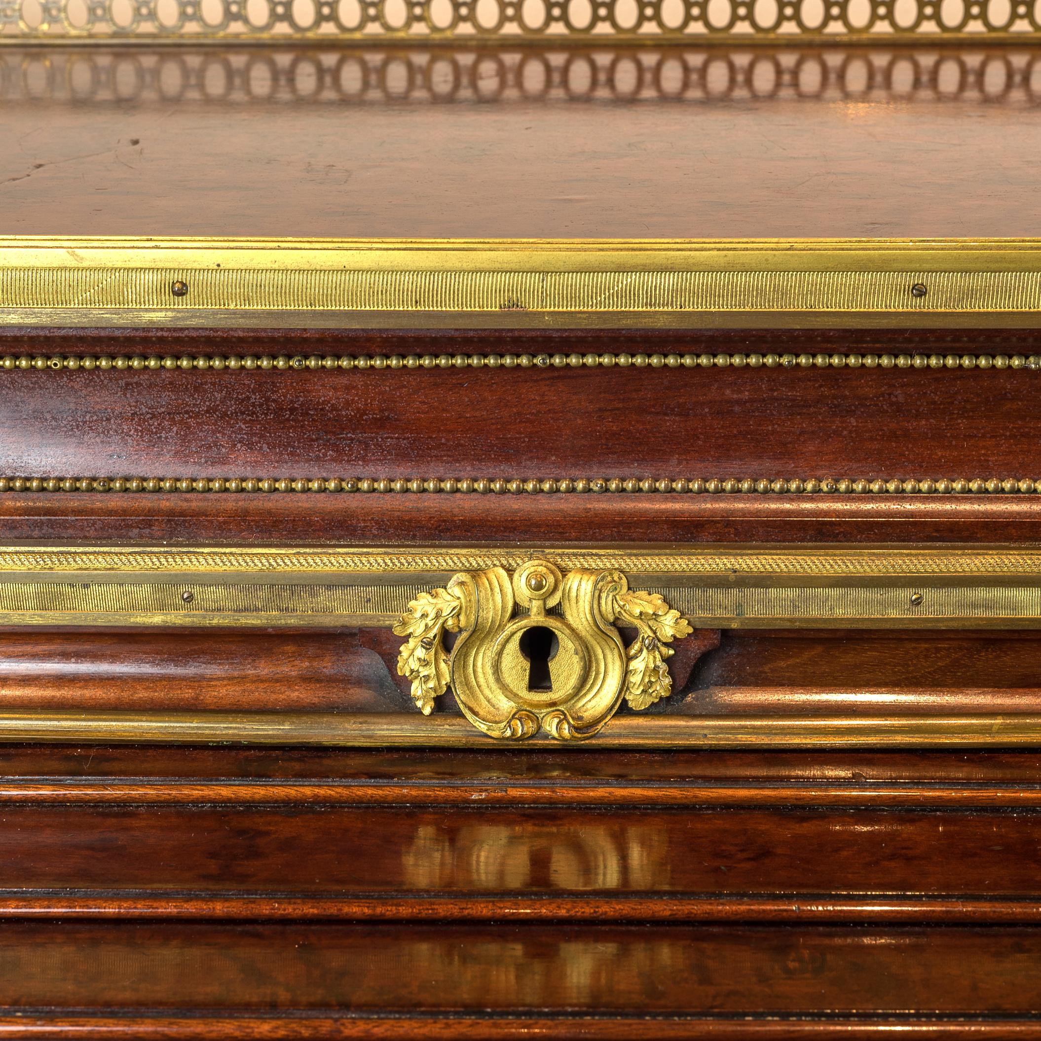  Bureau à cylindre en bronze doré de style Louis XV par François Linke en vente 4