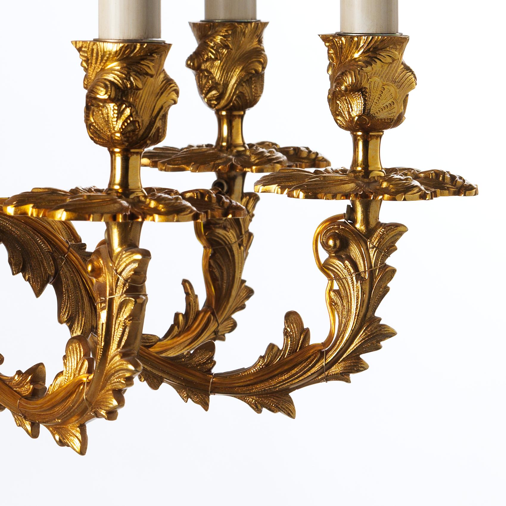 Doré Candélabre à huit lumières en bronze doré de style Louis XV par Gherardo Degli Albizzi en vente