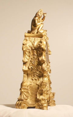 Reloj de manto de bronce dorado estilo Luis XV al gusto Rocco