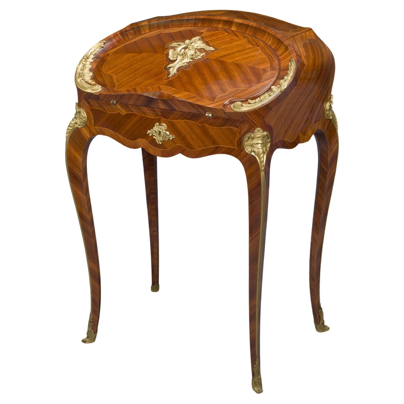 Bureau de Dame de style Louis XV, monté en bronze doré, par François Linke en vente