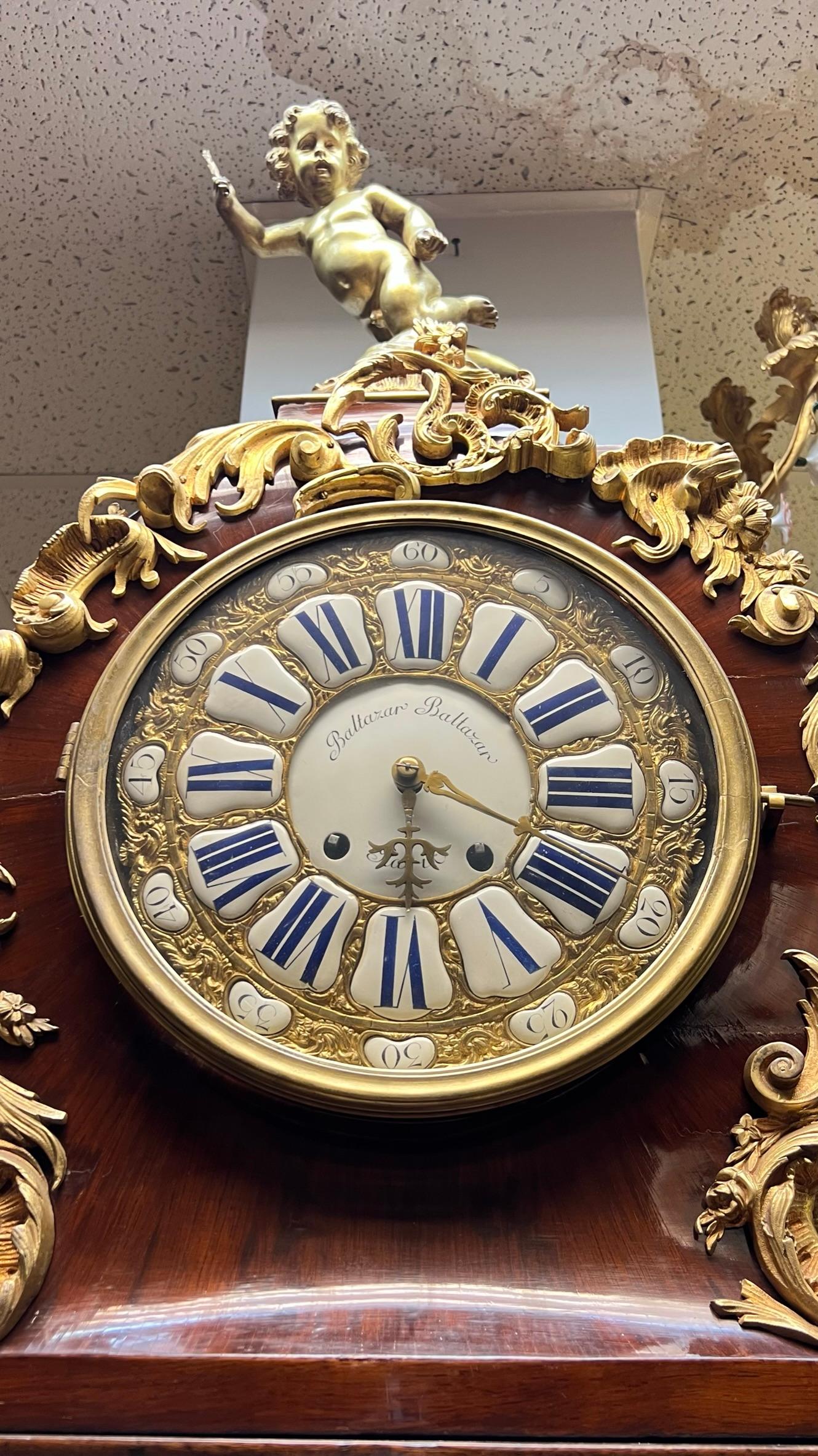 Louis XV-Stil vergoldete Bronze montiert Kingwood Tall-Gehäuse Uhr mit Intarsien Intarsien (19. Jahrhundert) im Angebot