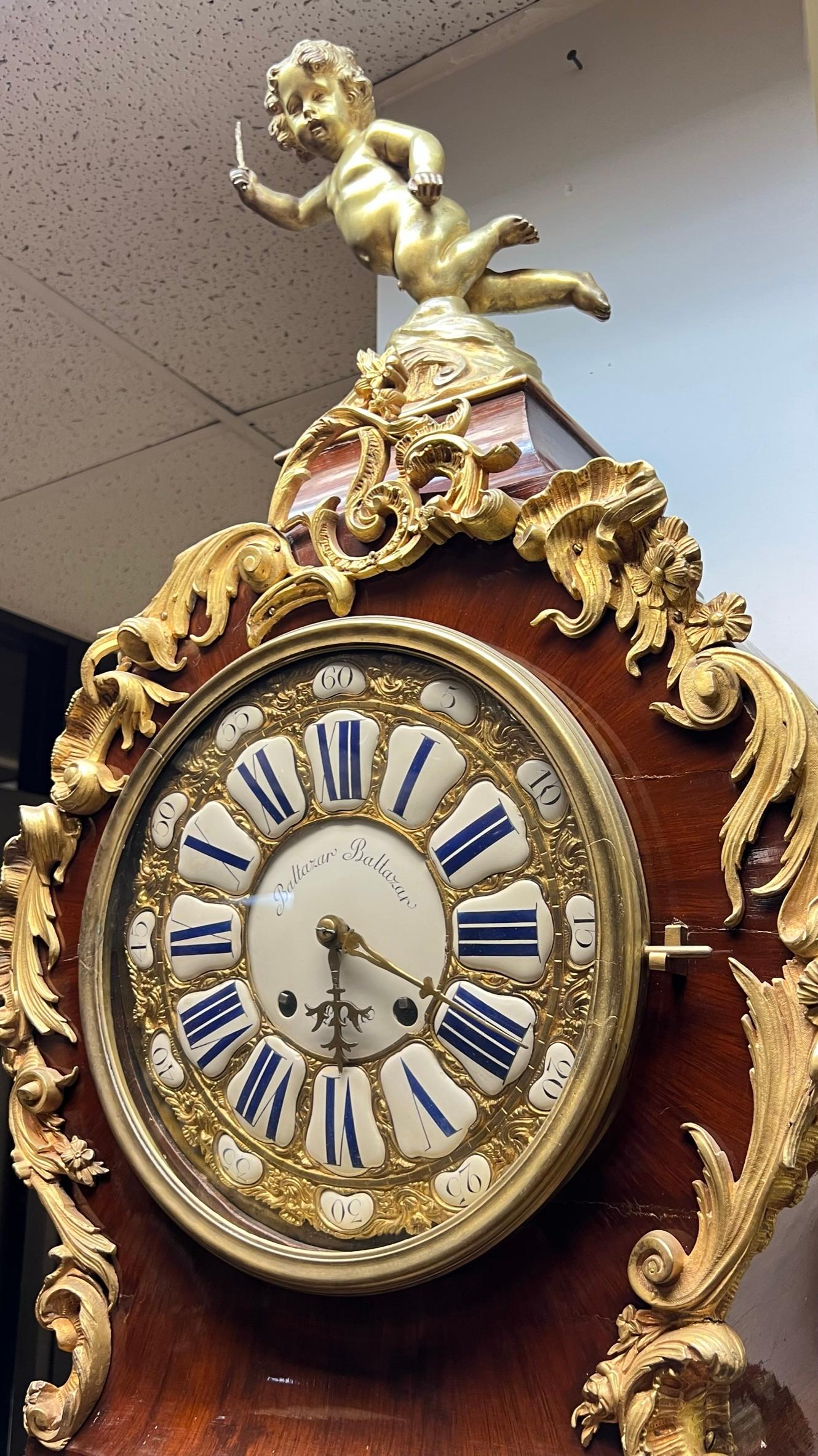 Louis XV-Stil vergoldete Bronze montiert Kingwood Tall-Gehäuse Uhr mit Intarsien Intarsien im Angebot 1