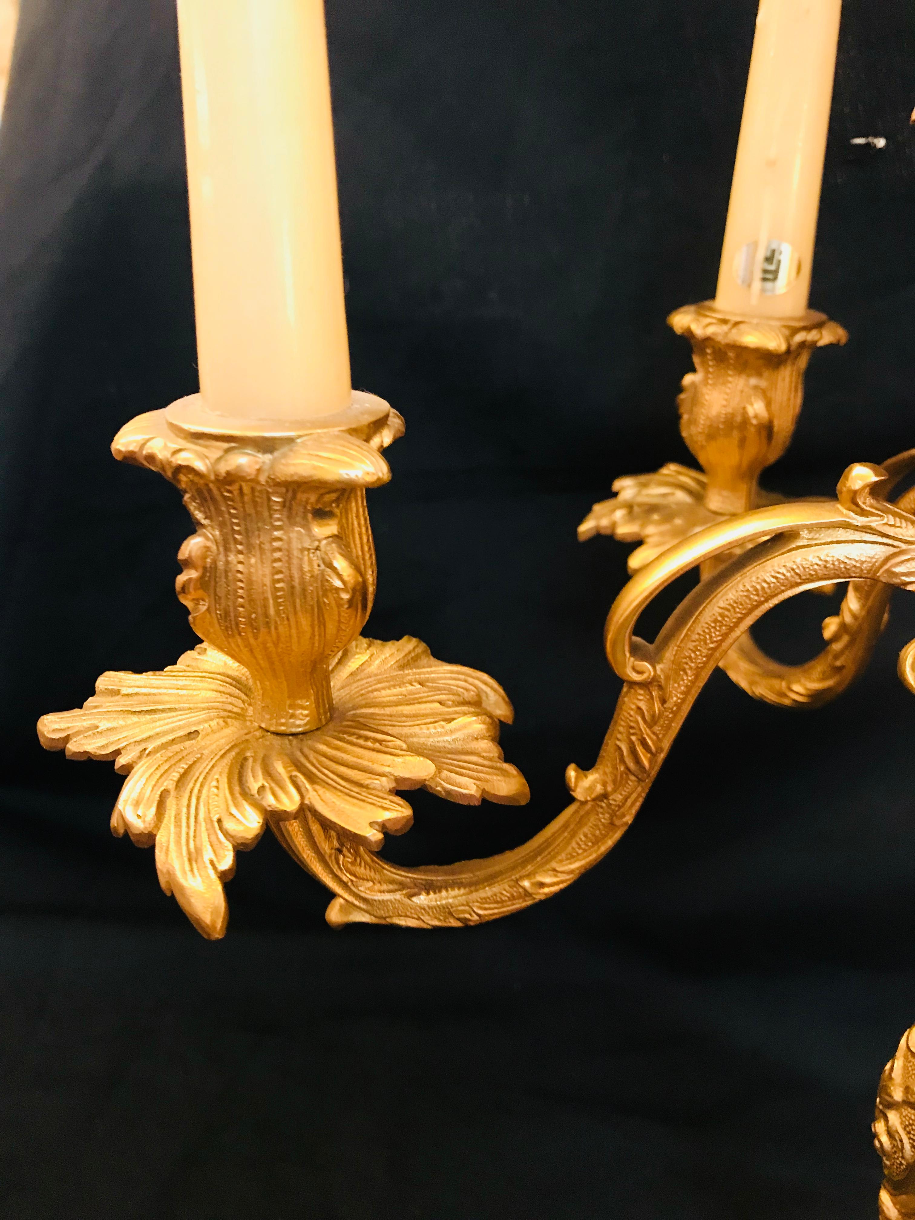 Sechs Leuchten-Kandelaber aus vergoldeter Bronze im Louis-XV-Stil von Gherardo Degli Albizzi (Vergoldet) im Angebot