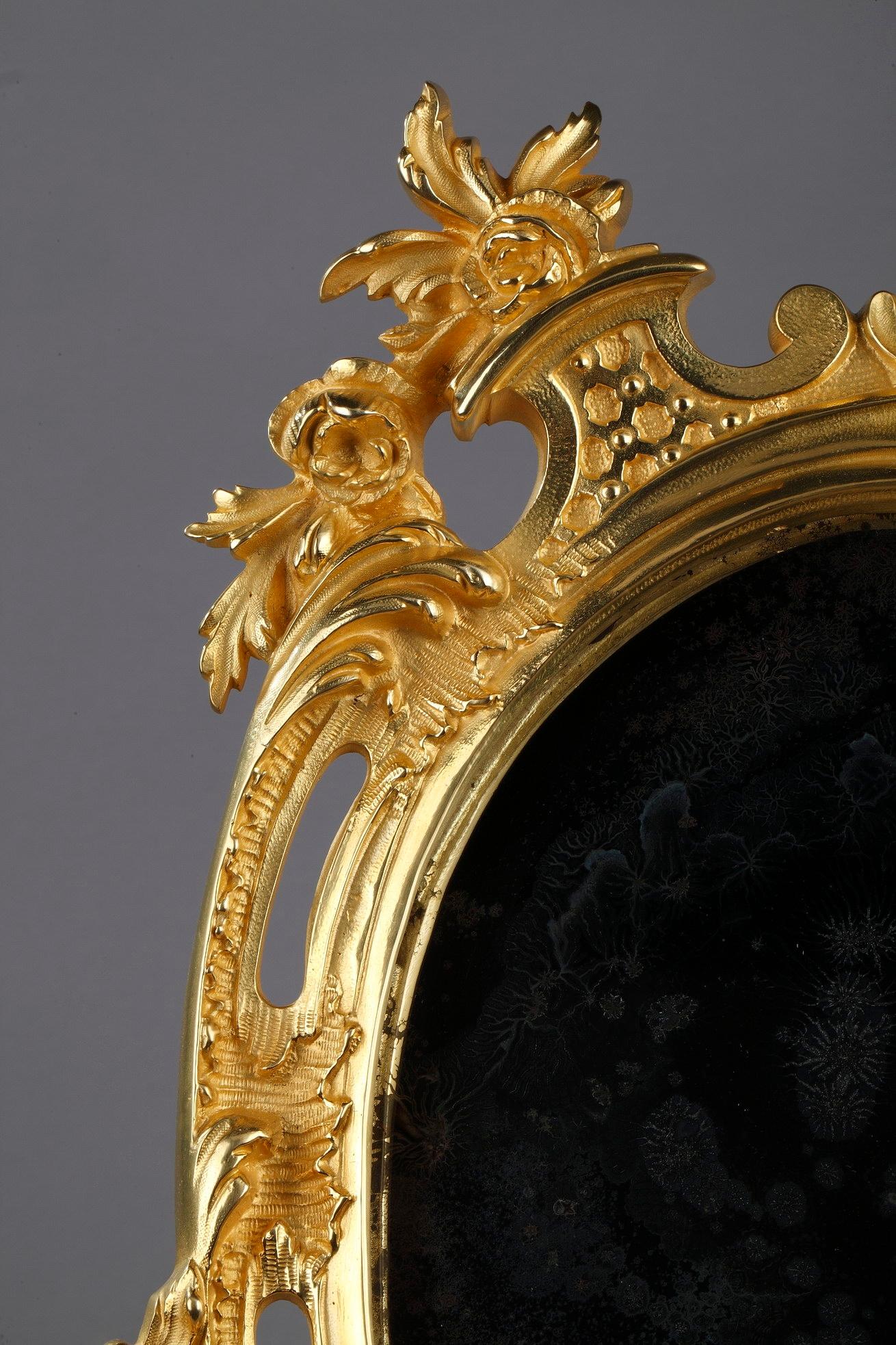 Vergoldeter Bronze-Tischspiegel im Stil Louis XV. im Angebot 3