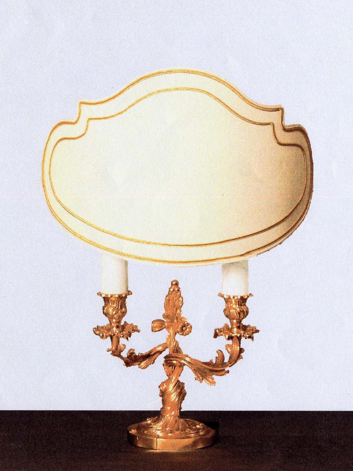 This Louis XV style gilt bronze lamp  by Gherardo Degli Albizzi resumes the taste of Rococò period decoration. As this, vegetal motifs are all-over this piece and it features great elegance and opulence in the forms. The stem has got undulations and