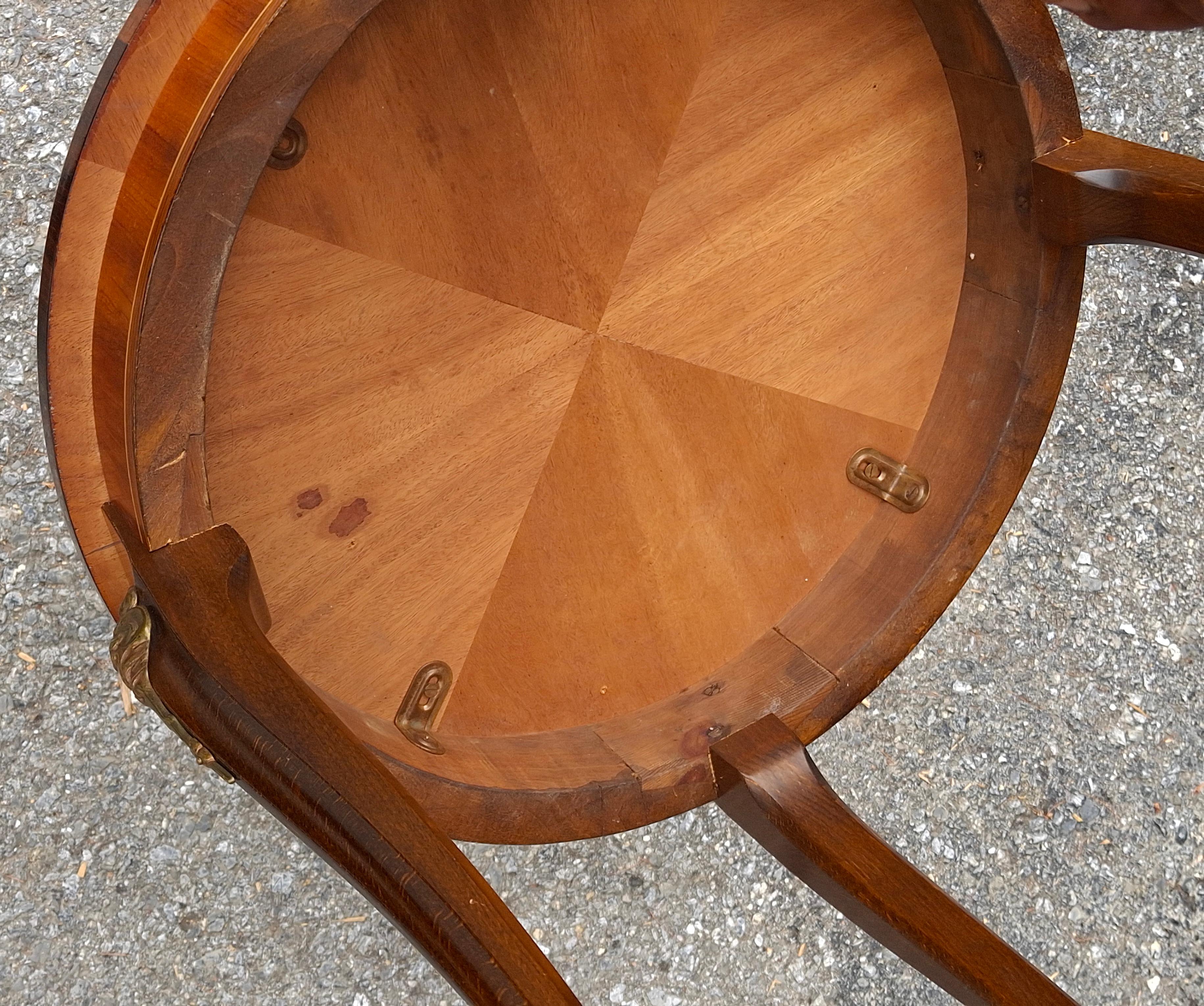 Mesa Gueridón de Tulipwood y Kingwood con Marquetería Floral Dorada Estilo Luis XV en venta 6