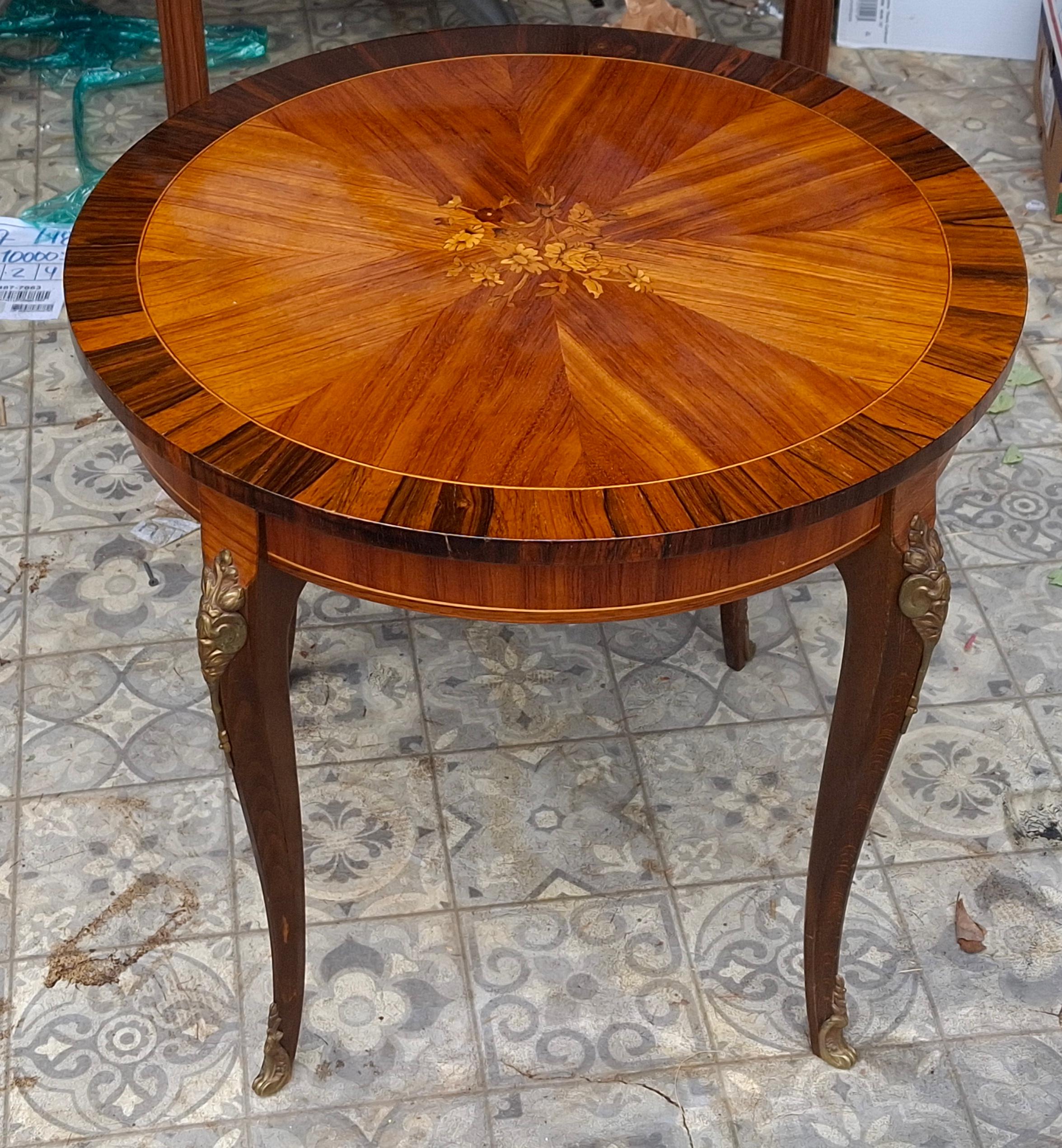 Mesa Gueridón de Tulipwood y Kingwood con Marquetería Floral Dorada Estilo Luis XV en Bueno estado para la venta en Germantown, MD