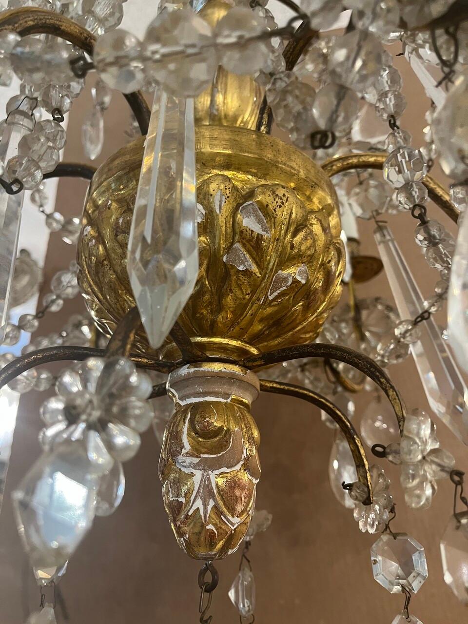 Rococò Lampadario di cristallo francese dorato in stile Luigi XV in vendita