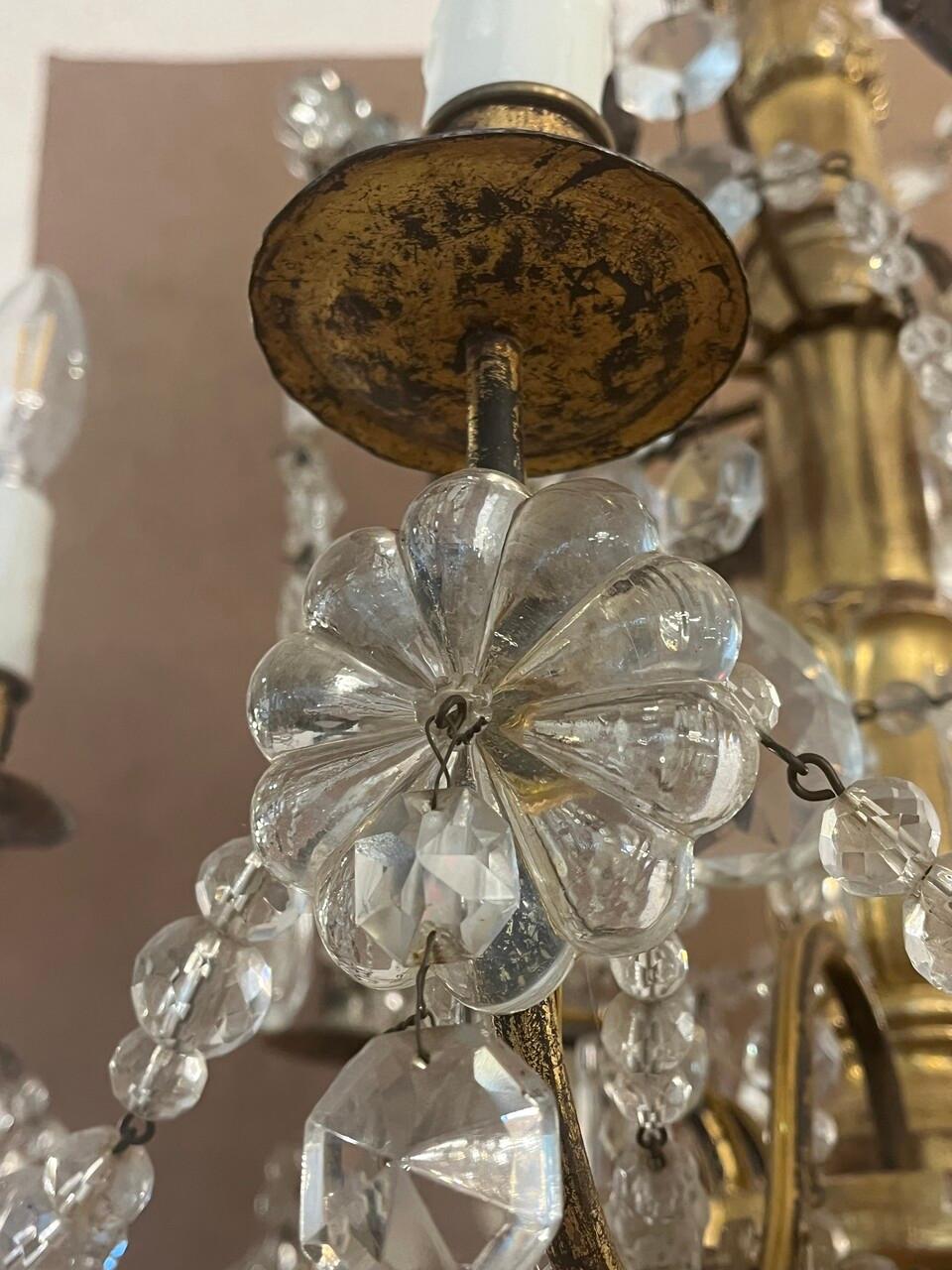 Lampadario di cristallo francese dorato in stile Luigi XV In condizioni buone in vendita a Houston, TX