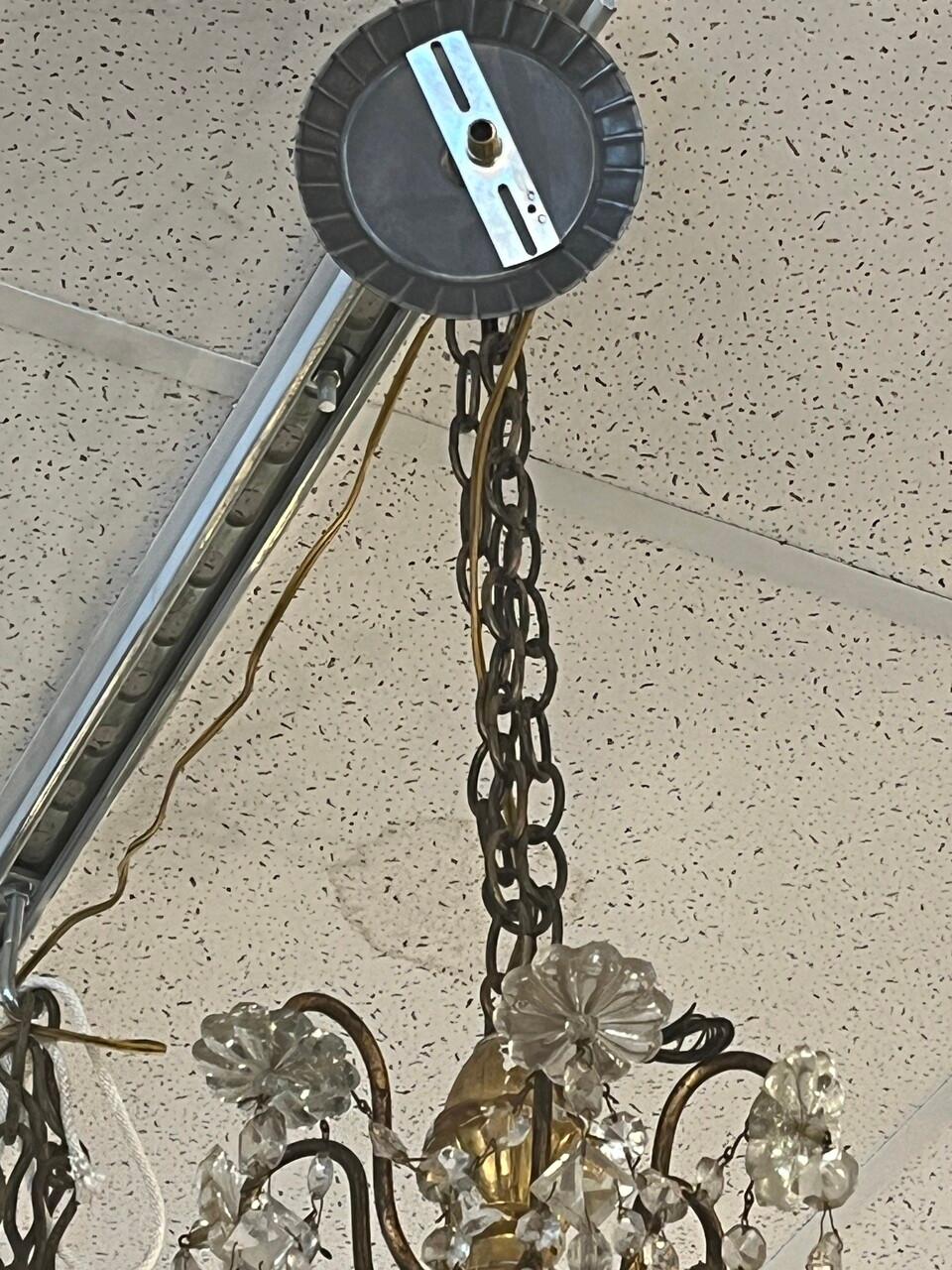 XIX secolo Lampadario di cristallo francese dorato in stile Luigi XV in vendita