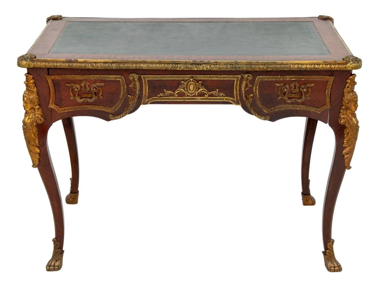 Bureau Plat de Madera de Rey y Metal Dorado Estilo Luis XV siglo XX en venta