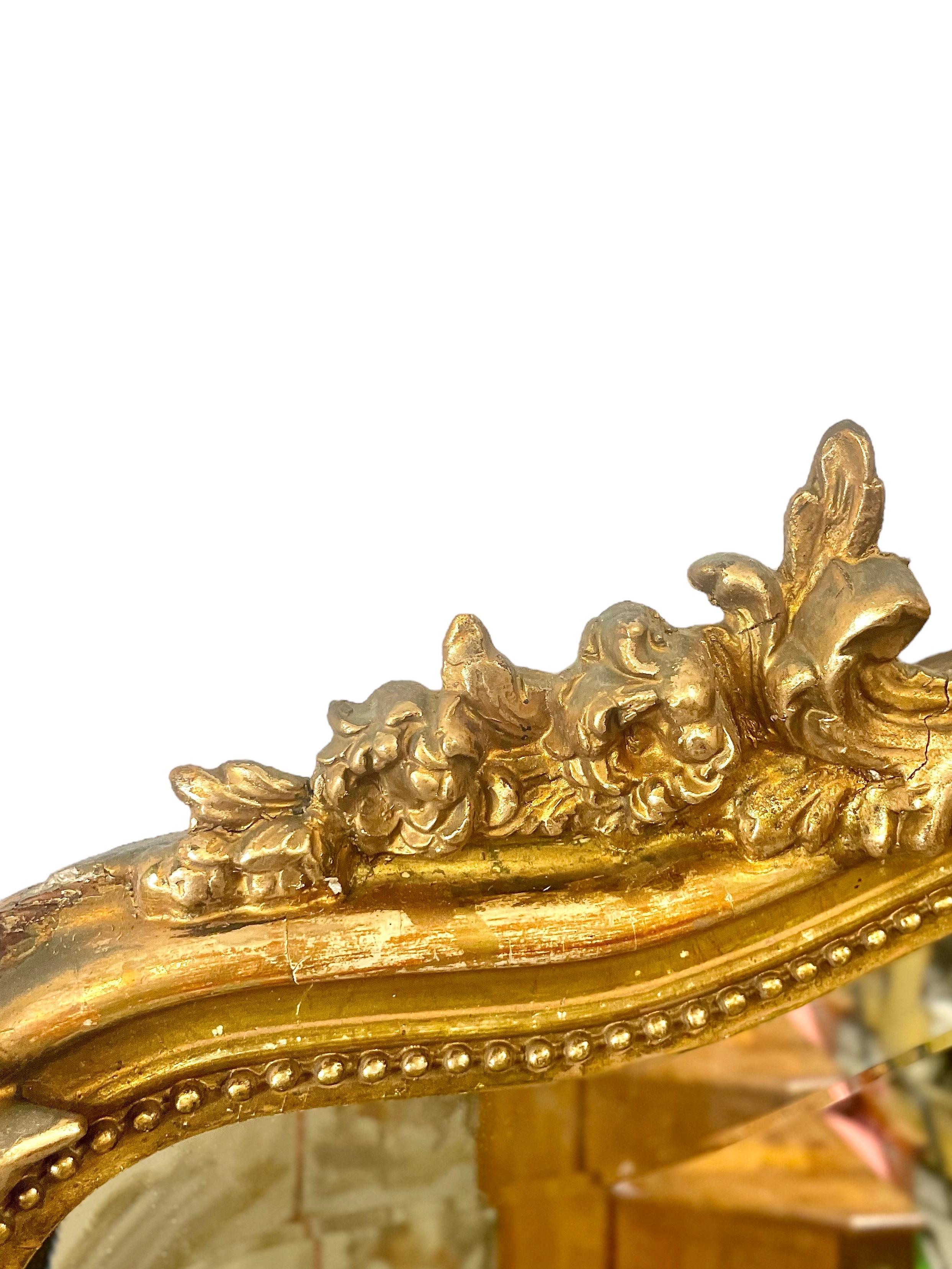 Miroir biseauté en bois doré de style Louis XV du XIXe siècle  Bon état - En vente à LA CIOTAT, FR