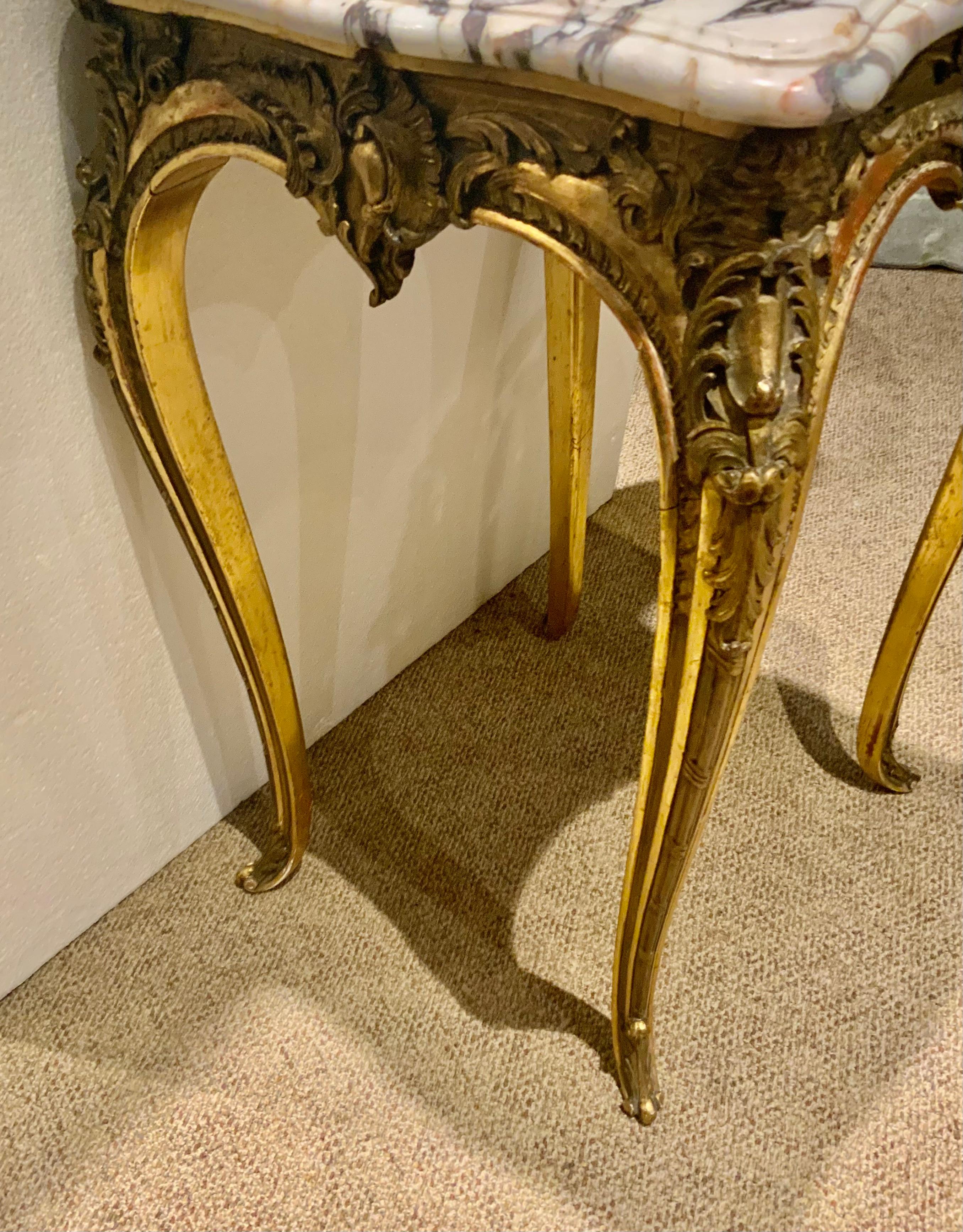 Louis XV-Style Gilt Wood Occasional Table with White/Cream Hue Marble Top In Good Condition For Sale In Houston, TX