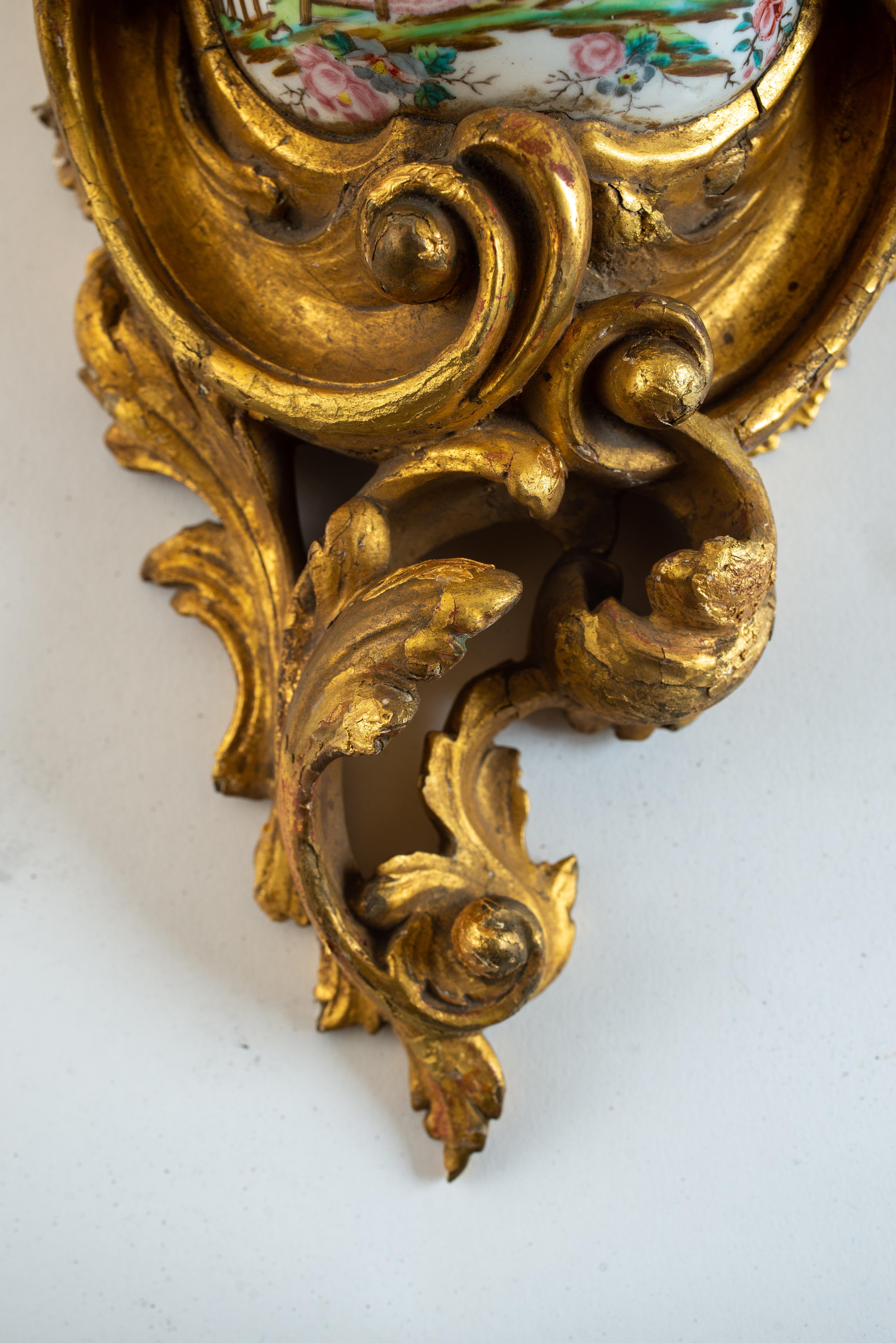 Louis XV Style Giltwood and Chinoiserie Porcelain Wall Bracket In Fair Condition For Sale In Kittery Point, ME