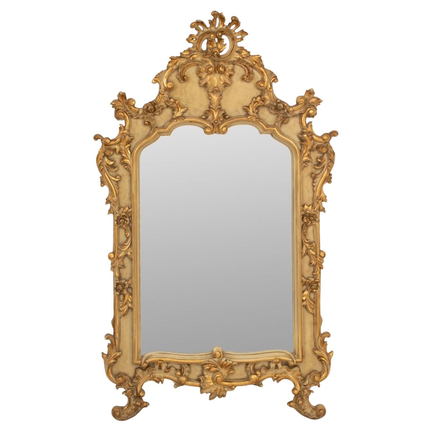 Miroir de style Louis XV peint en bois doré et crème en vente