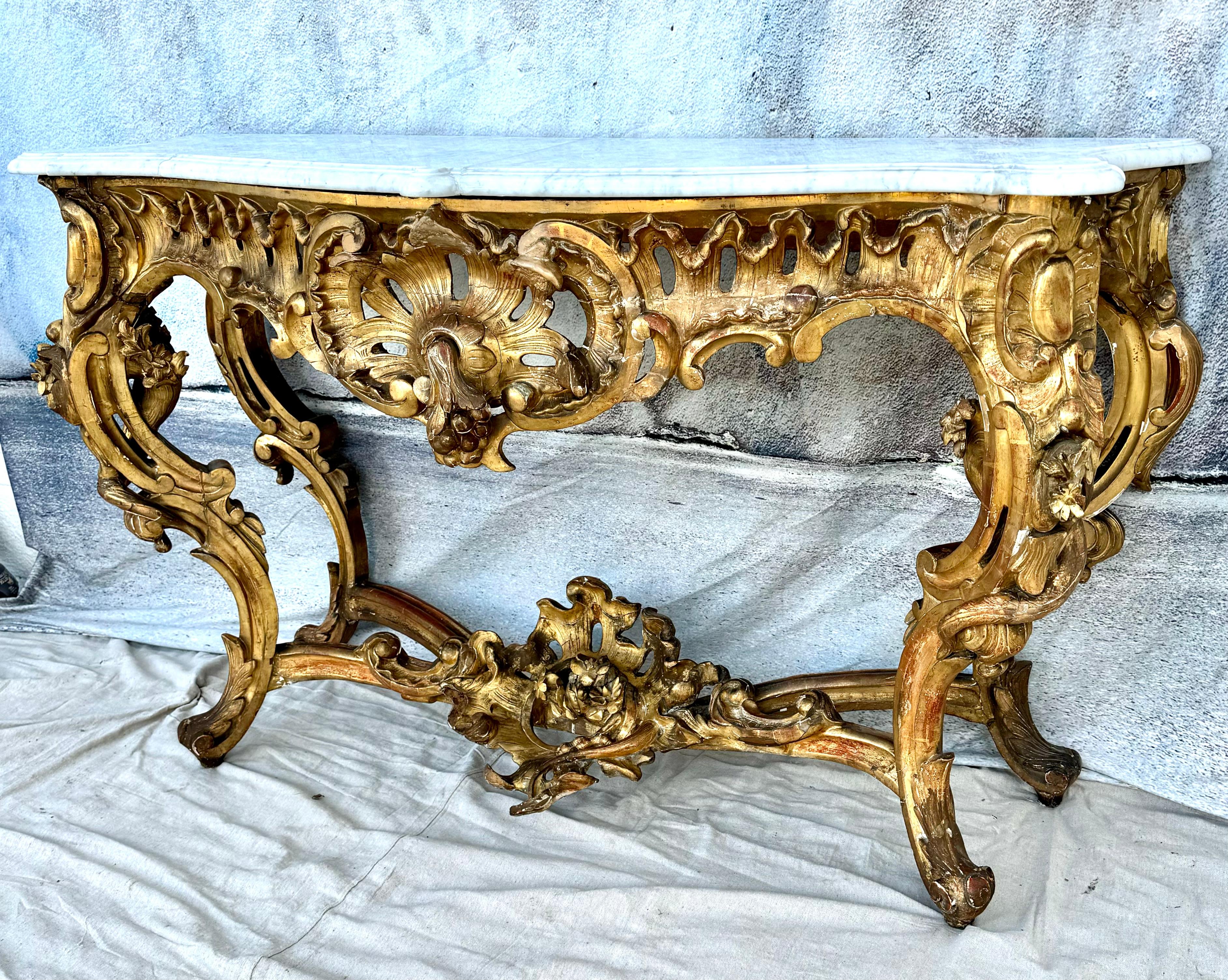 Konsolentisch aus Giltholz und Marmor im Stil Louis XV im Zustand „Relativ gut“ in Bradenton, FL