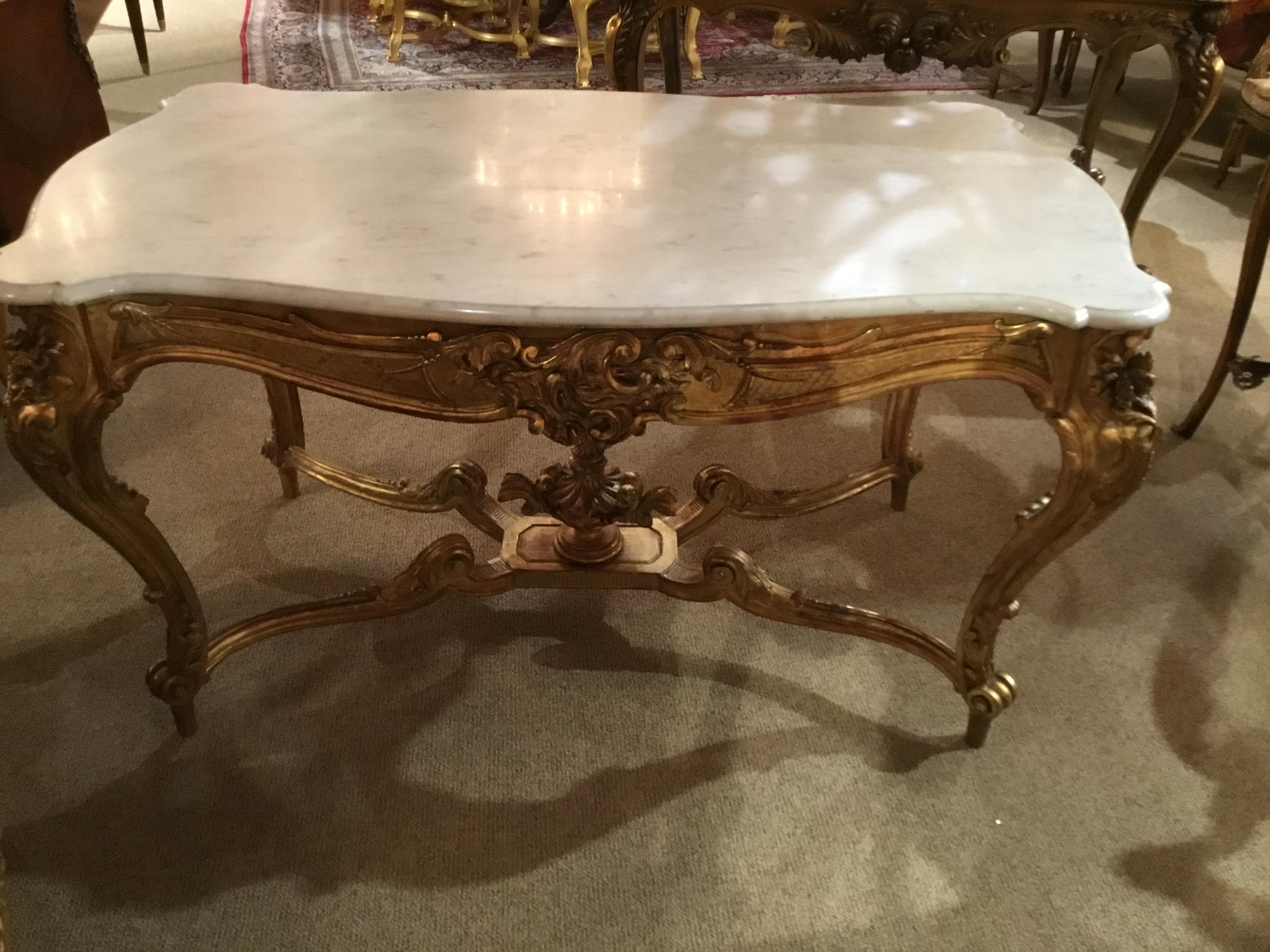 French Louis XV Style Giltwood and white Marble-Top Center Table with Foliate Garlands For Sale