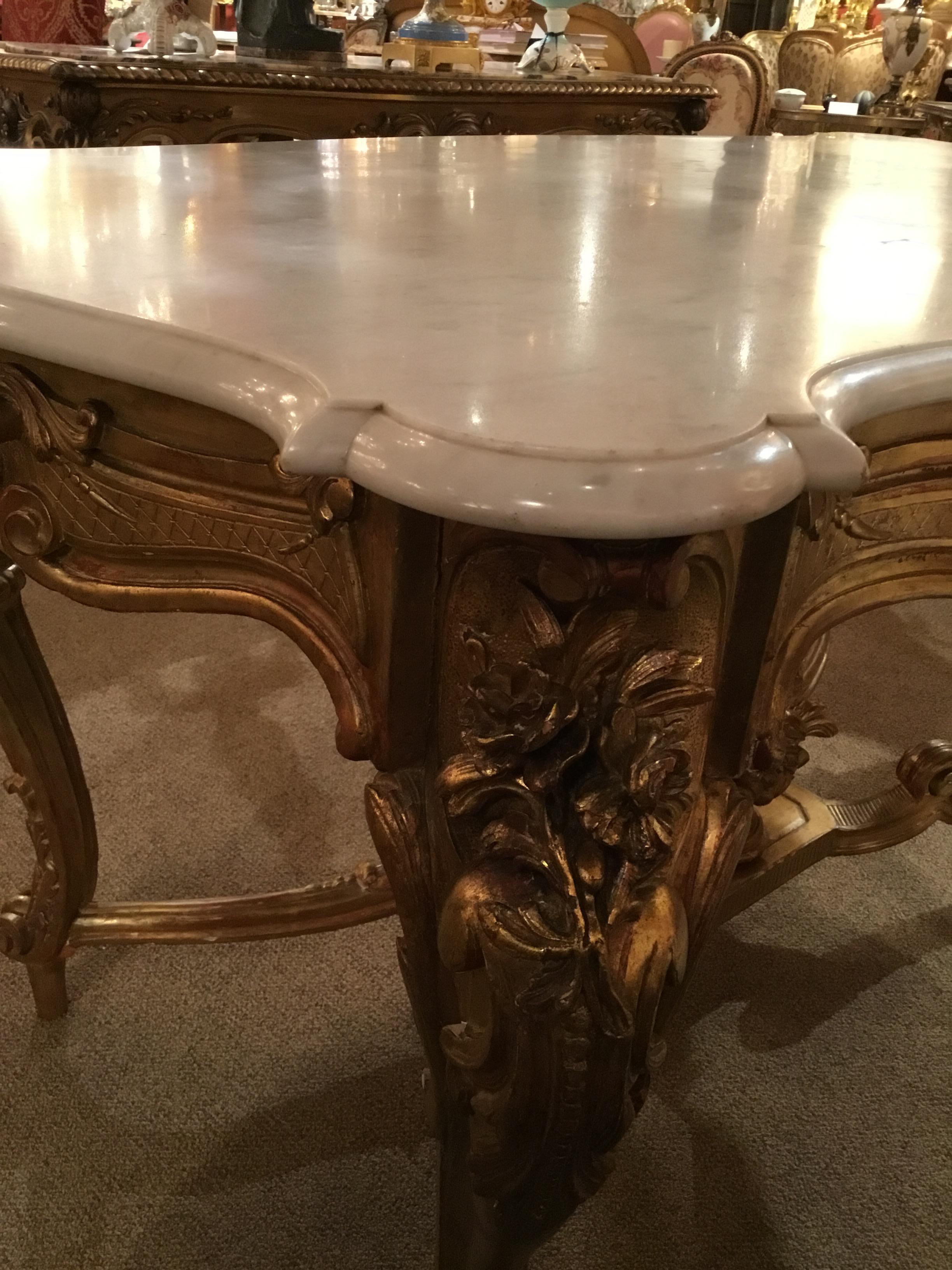 19th Century Louis XV Style Giltwood and white Marble-Top Center Table with Foliate Garlands For Sale