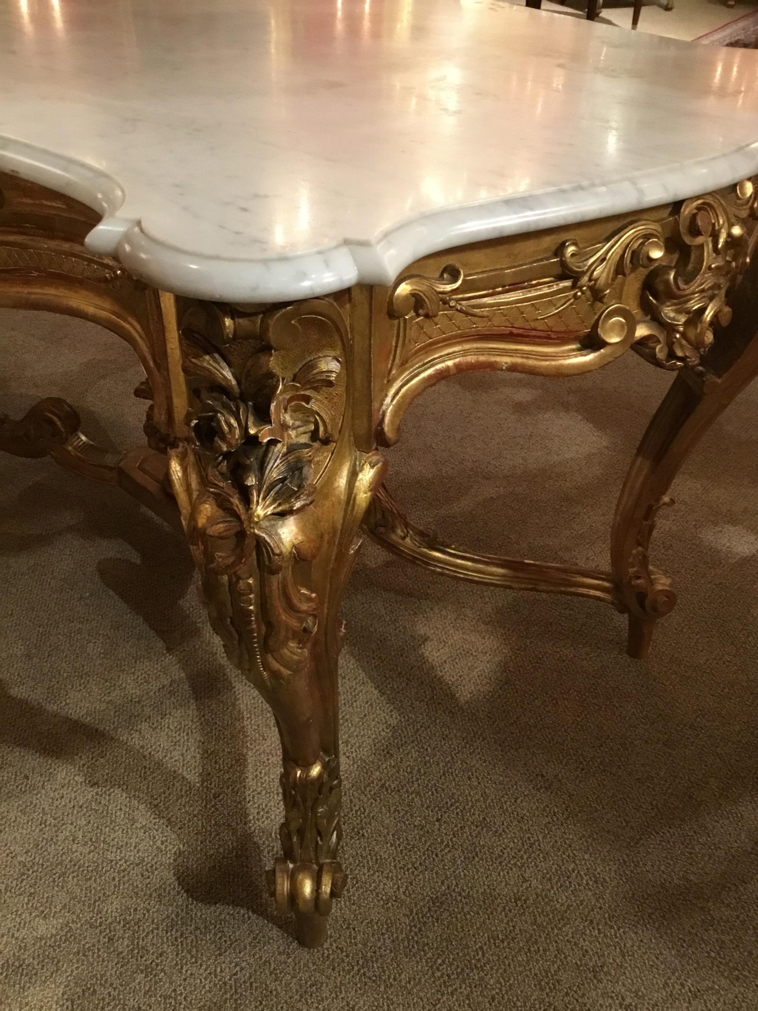 Louis XV Style Giltwood and white Marble-Top Center Table with Foliate Garlands For Sale 1