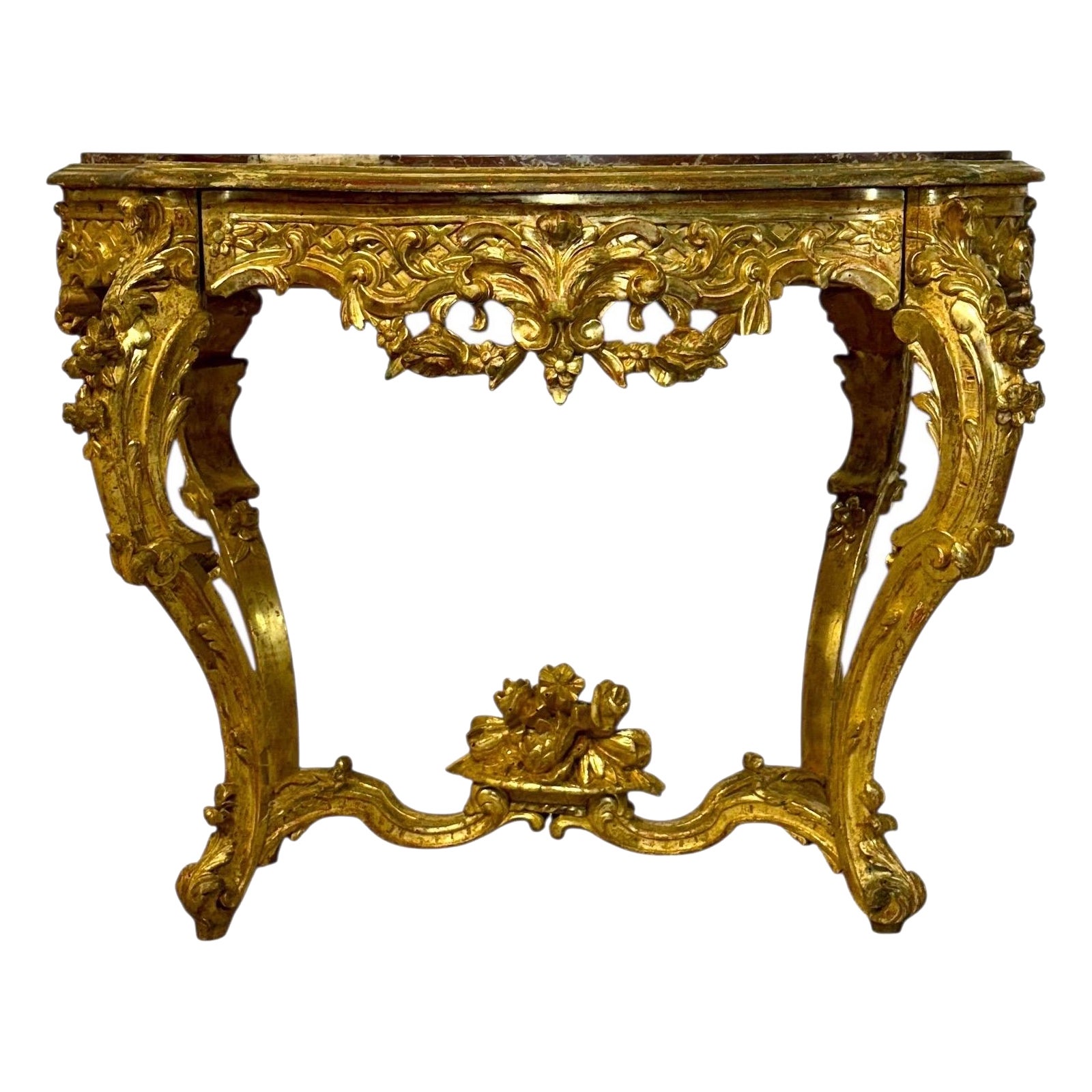 Mesa central de madera dorada estilo Luis XV con tapa de mármol breccia, S. XIX en venta