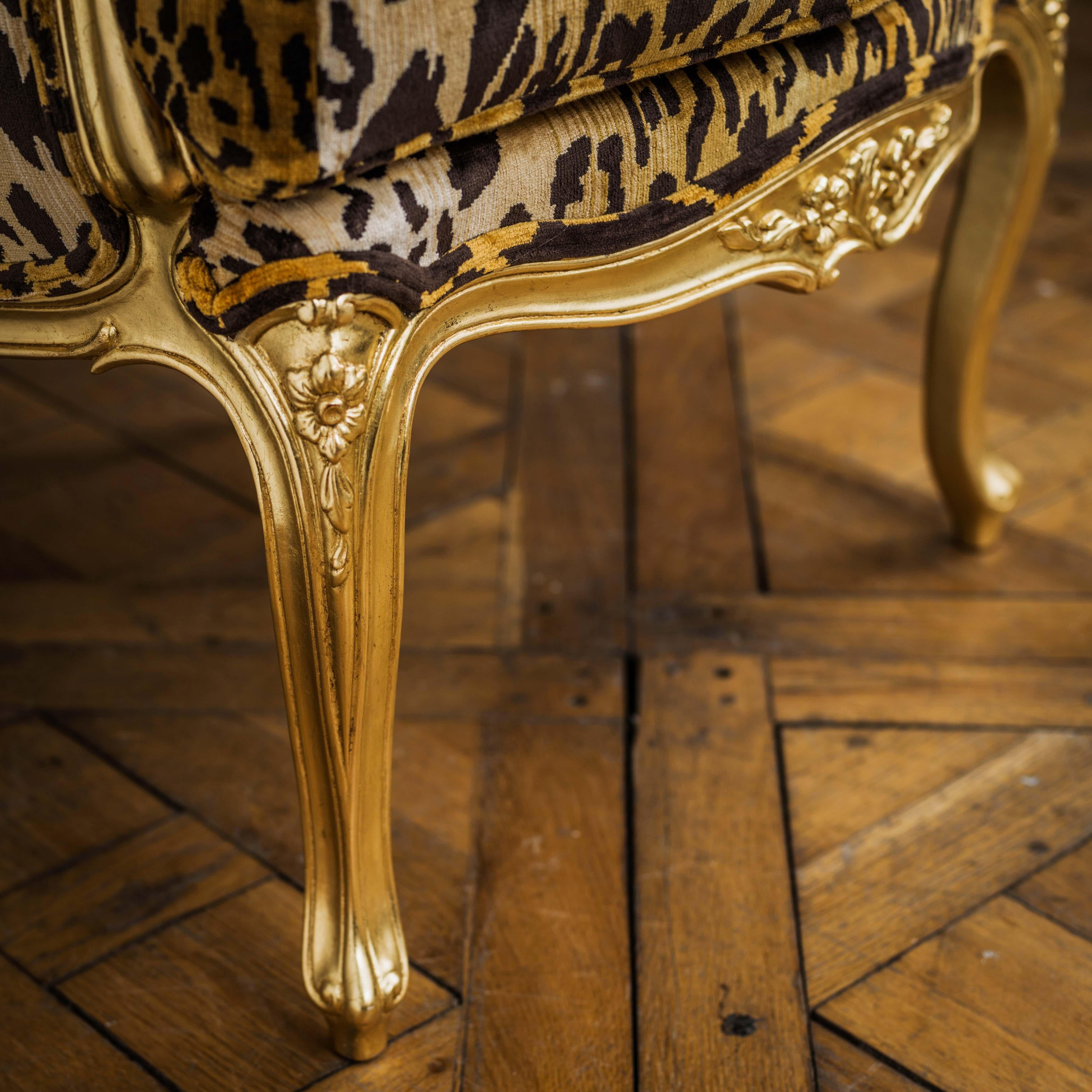 Duchesse Brisse en bois doré de style Louis XV, chaise longue et paire de chaises en vente 3