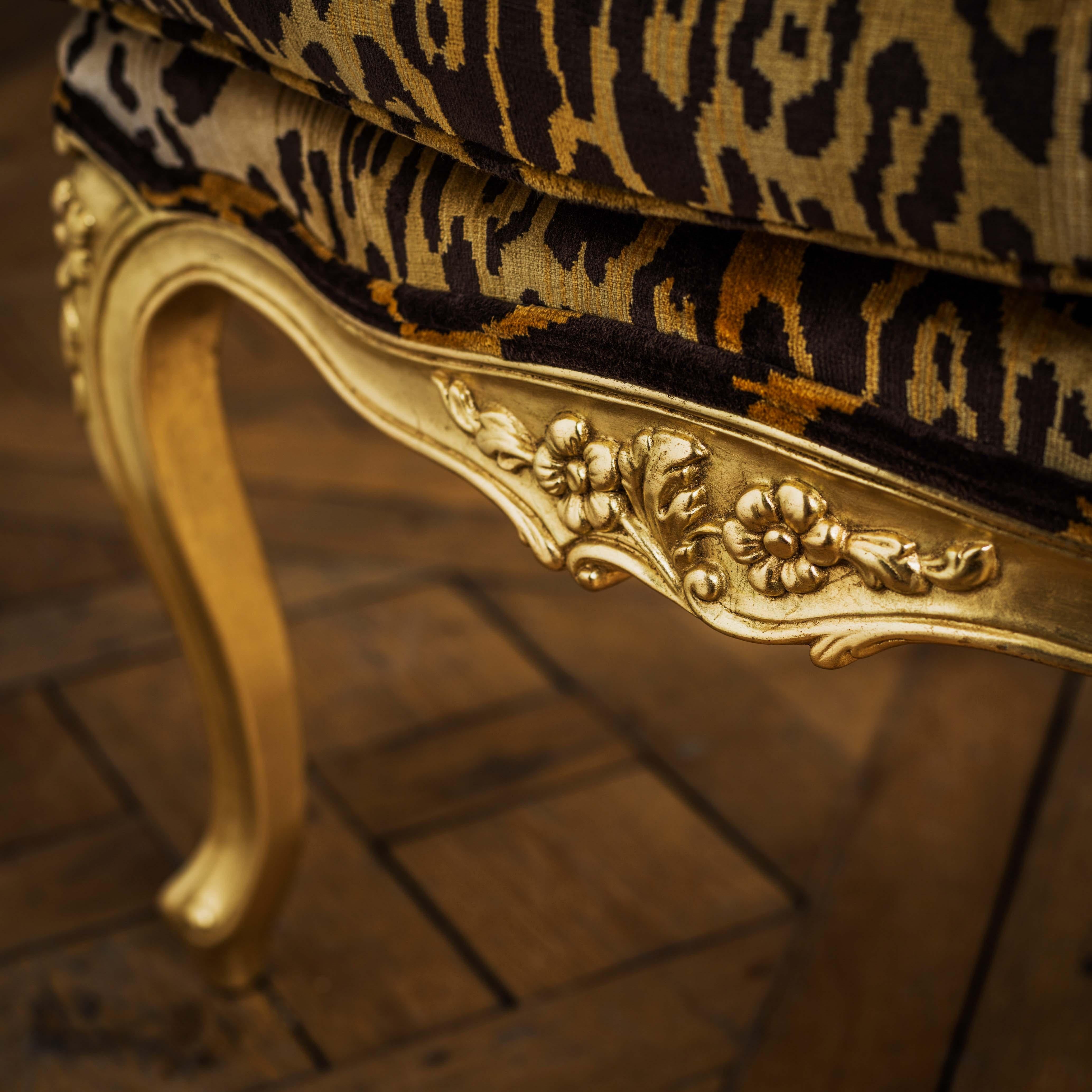 Duchesse Brisse en bois doré de style Louis XV, chaise longue et paire de chaises en vente 4