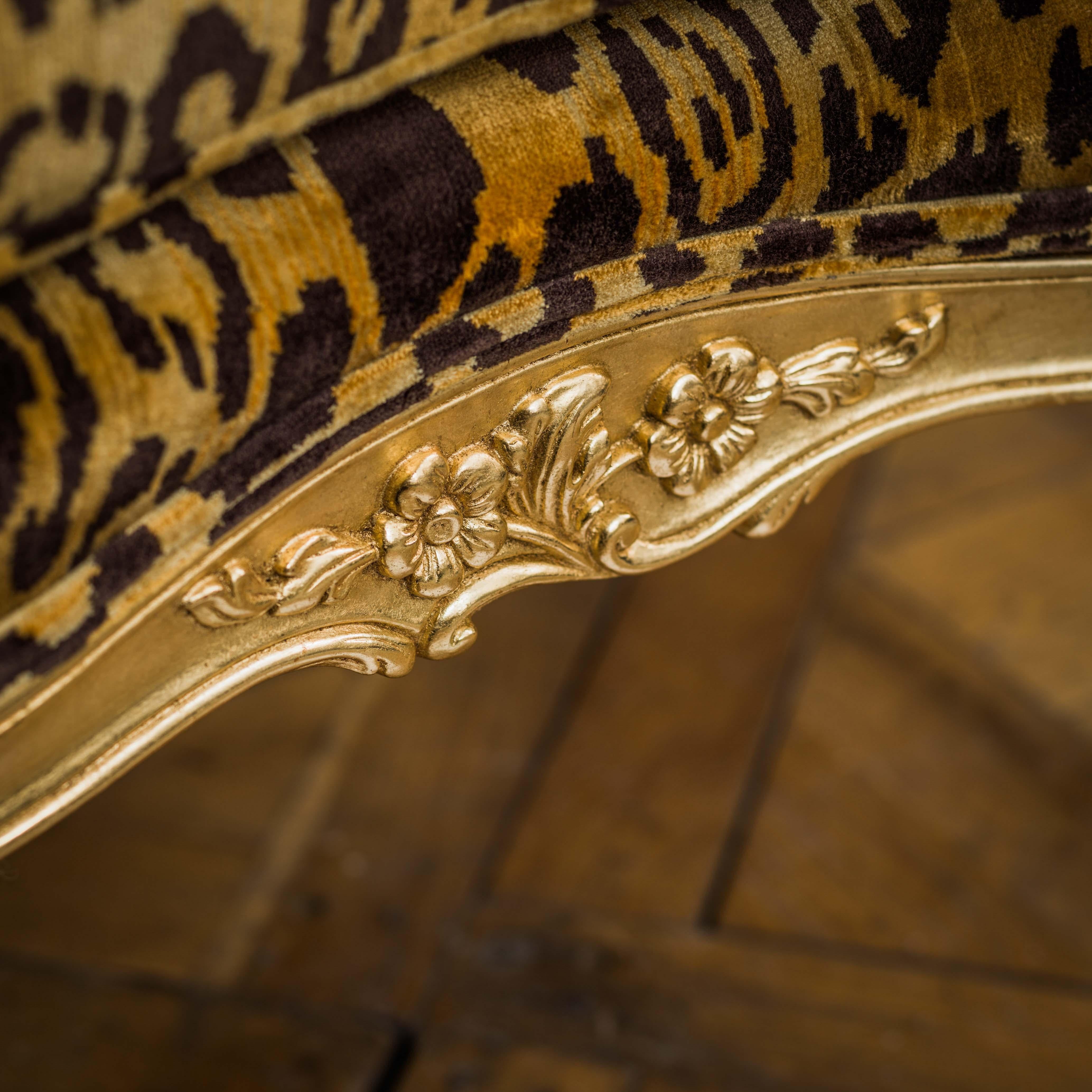 Duchesse Brisse en bois doré de style Louis XV, chaise longue et paire de chaises en vente 7