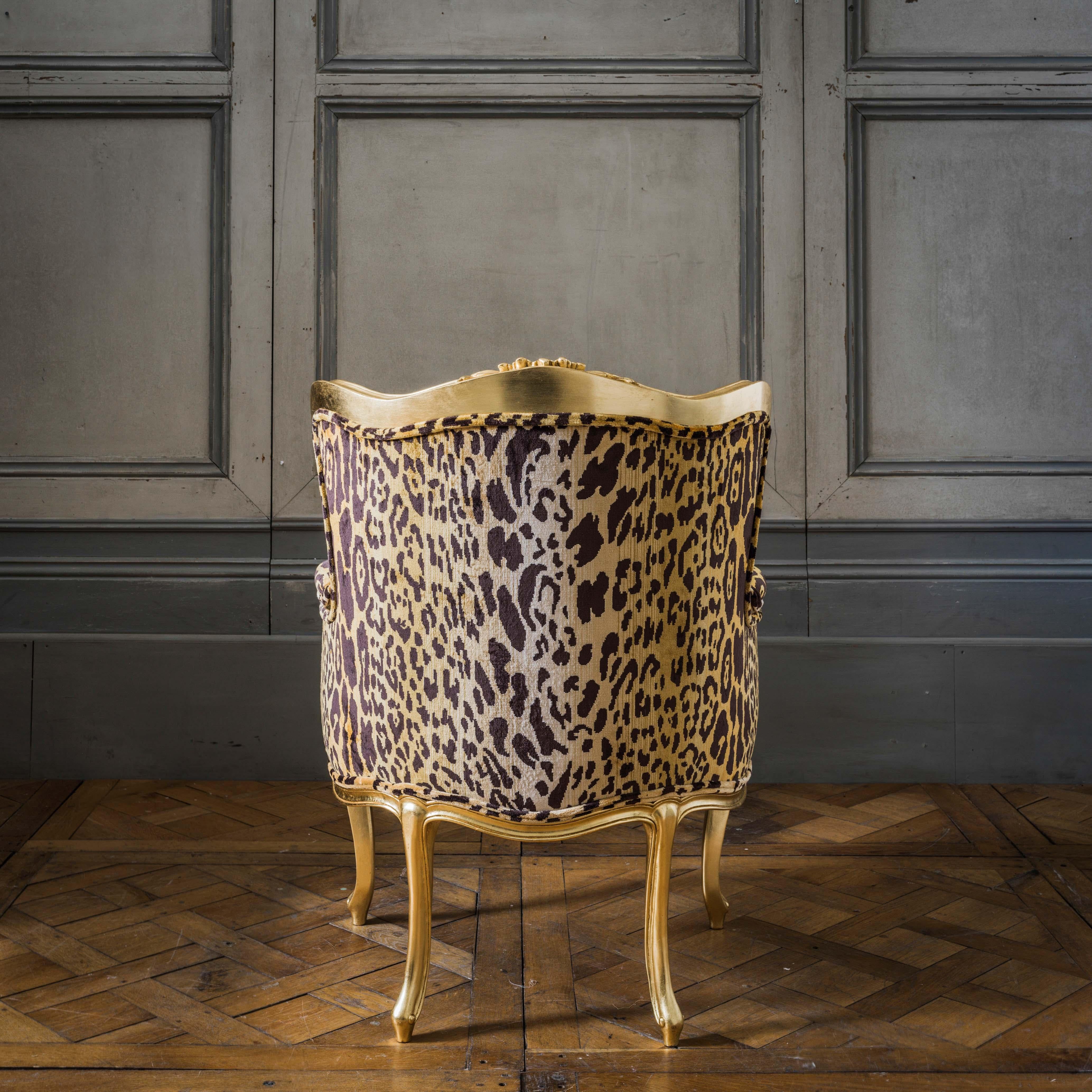 Duchesse Brisse en bois doré de style Louis XV, chaise longue et paire de chaises en vente 10