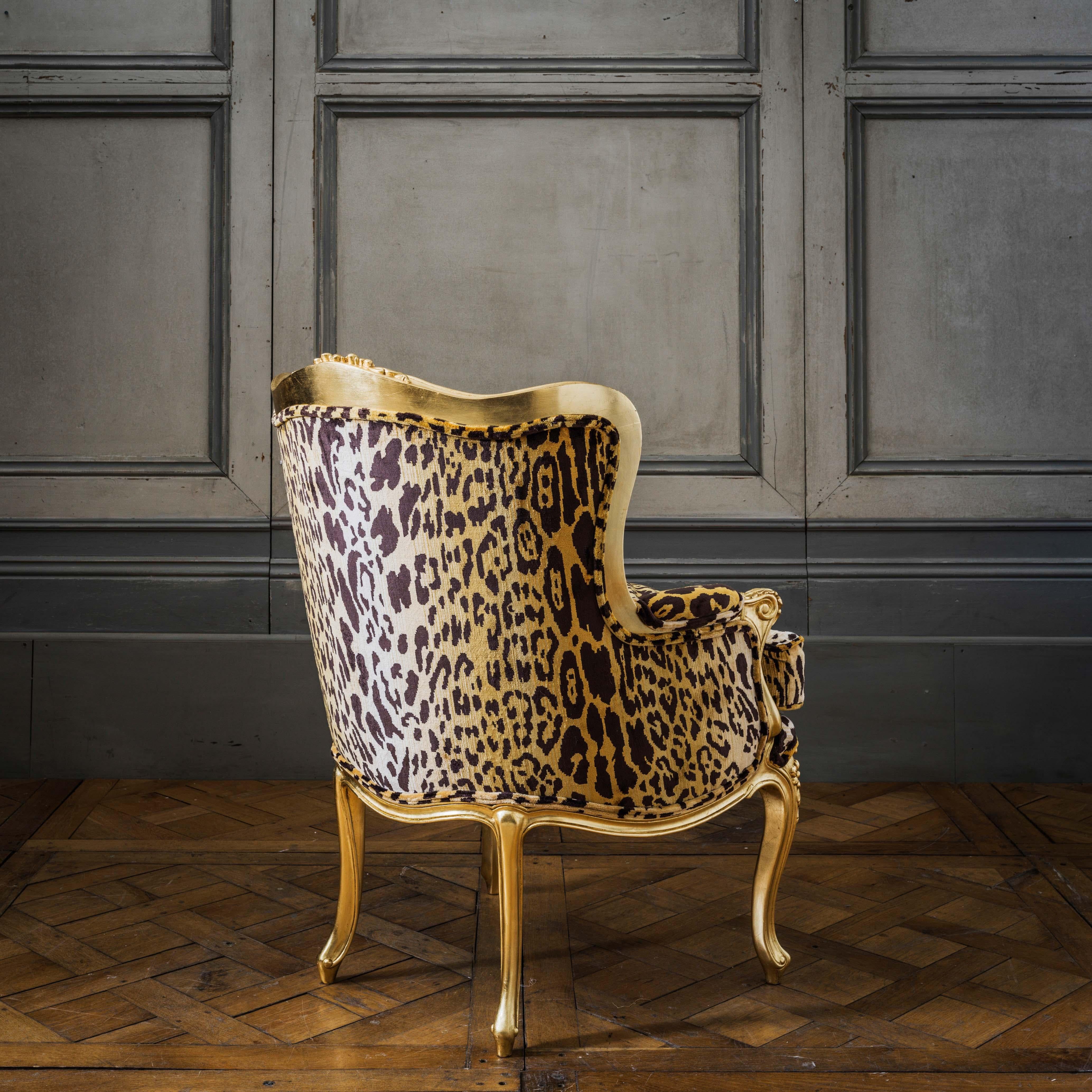 Duchesse Brisse en bois doré de style Louis XV, chaise longue et paire de chaises en vente 11