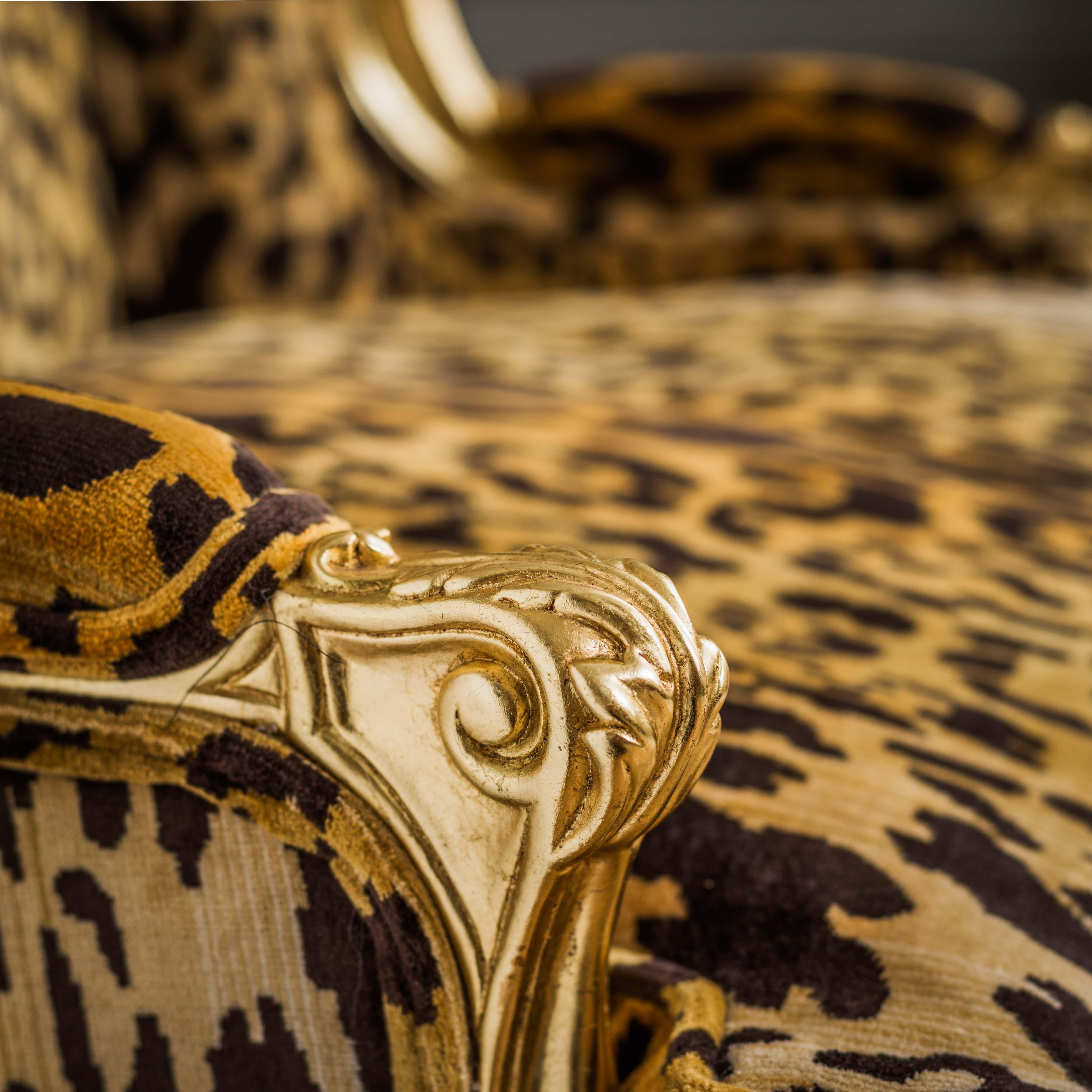 Duchesse Brisse en bois doré de style Louis XV, chaise longue et paire de chaises en vente 2