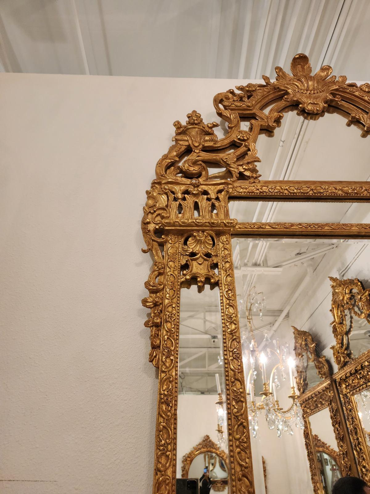  A beautiful Louis XV Style Gold Giltwood Mirror, made in the 20th century, 