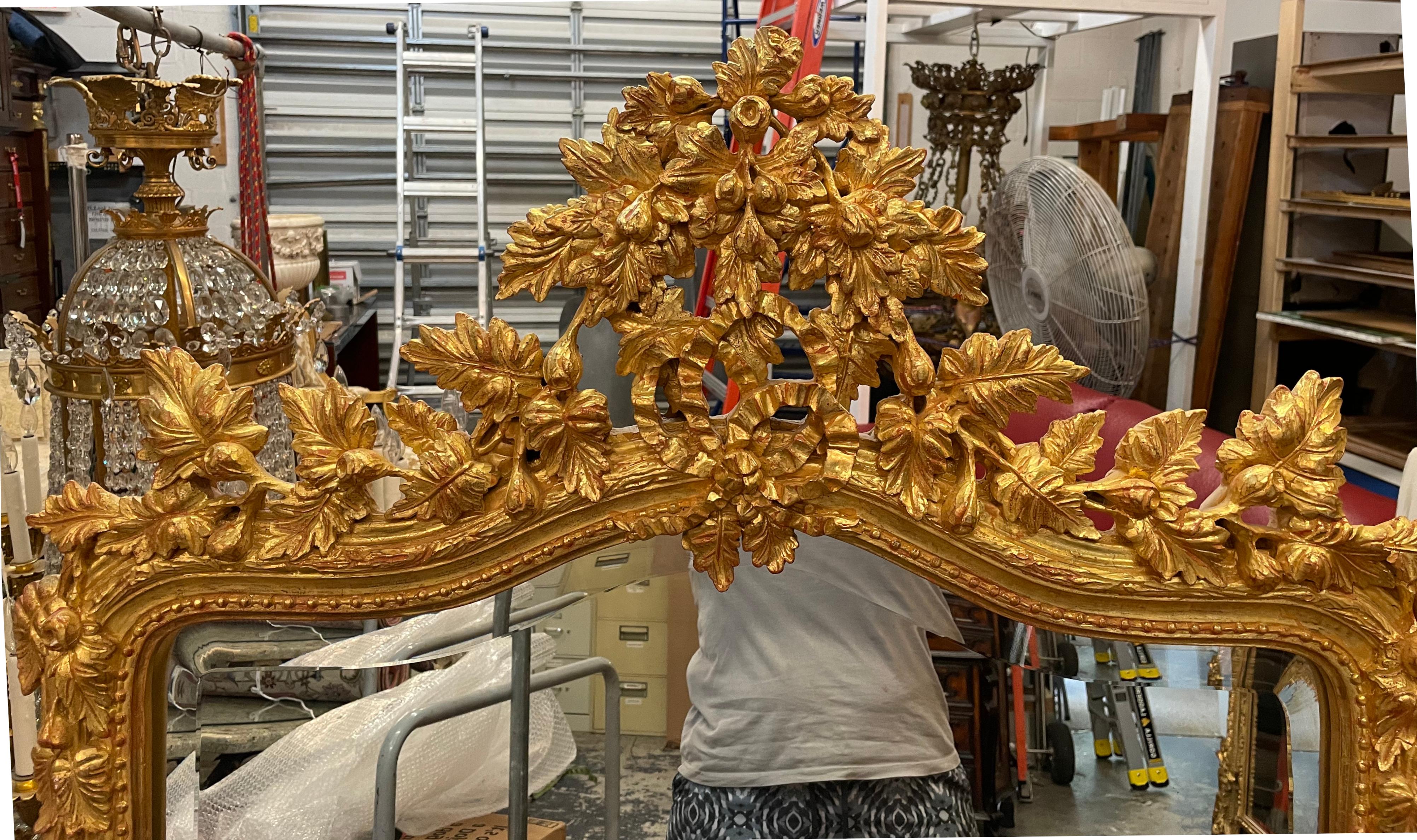 Miroir en bois doré de style Louis XV en vente 3