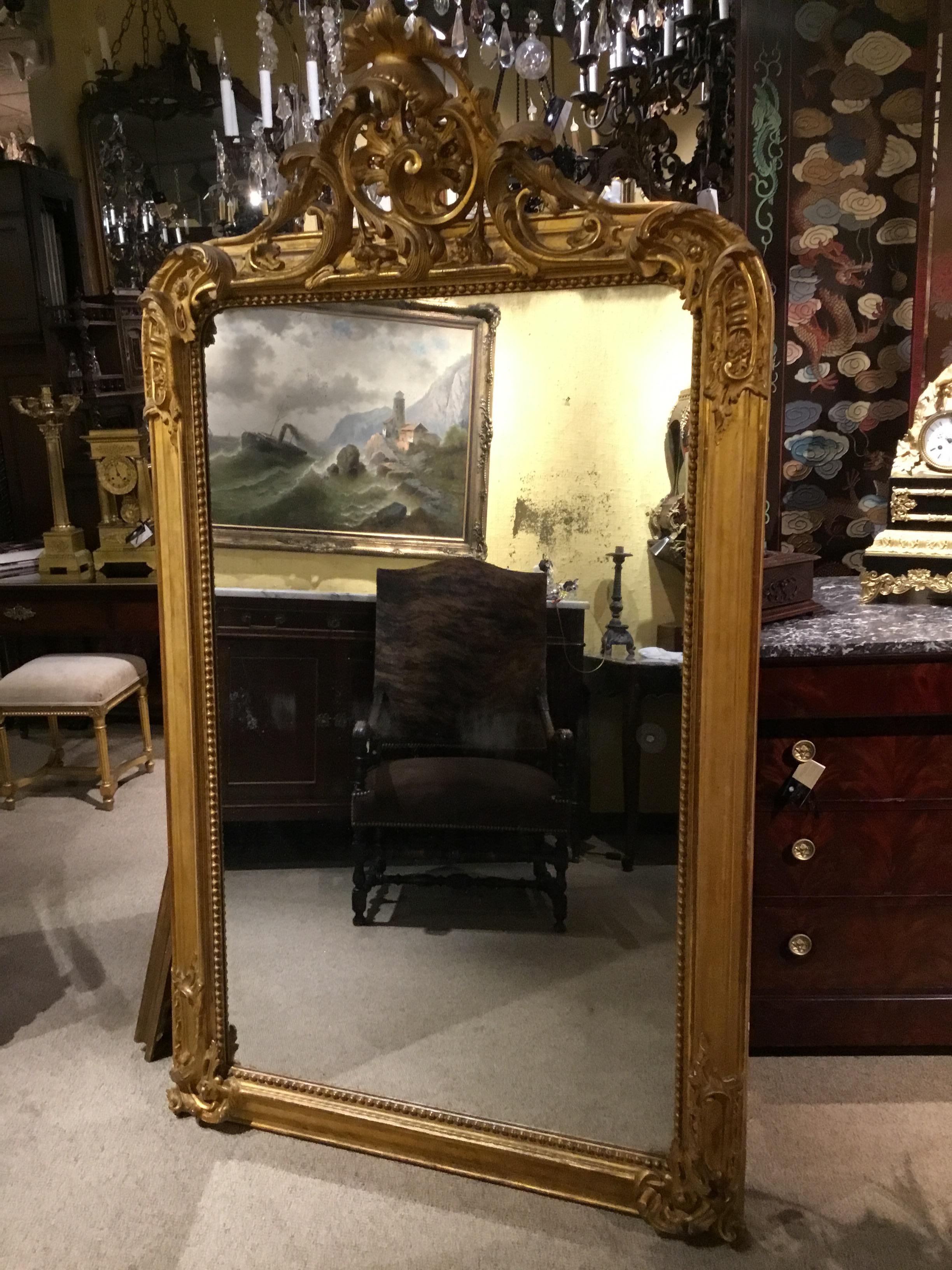 Louis XV-Style Giltwood Mirror with Large Gilt Cartouche at the Center Crest In Good Condition In Houston, TX
