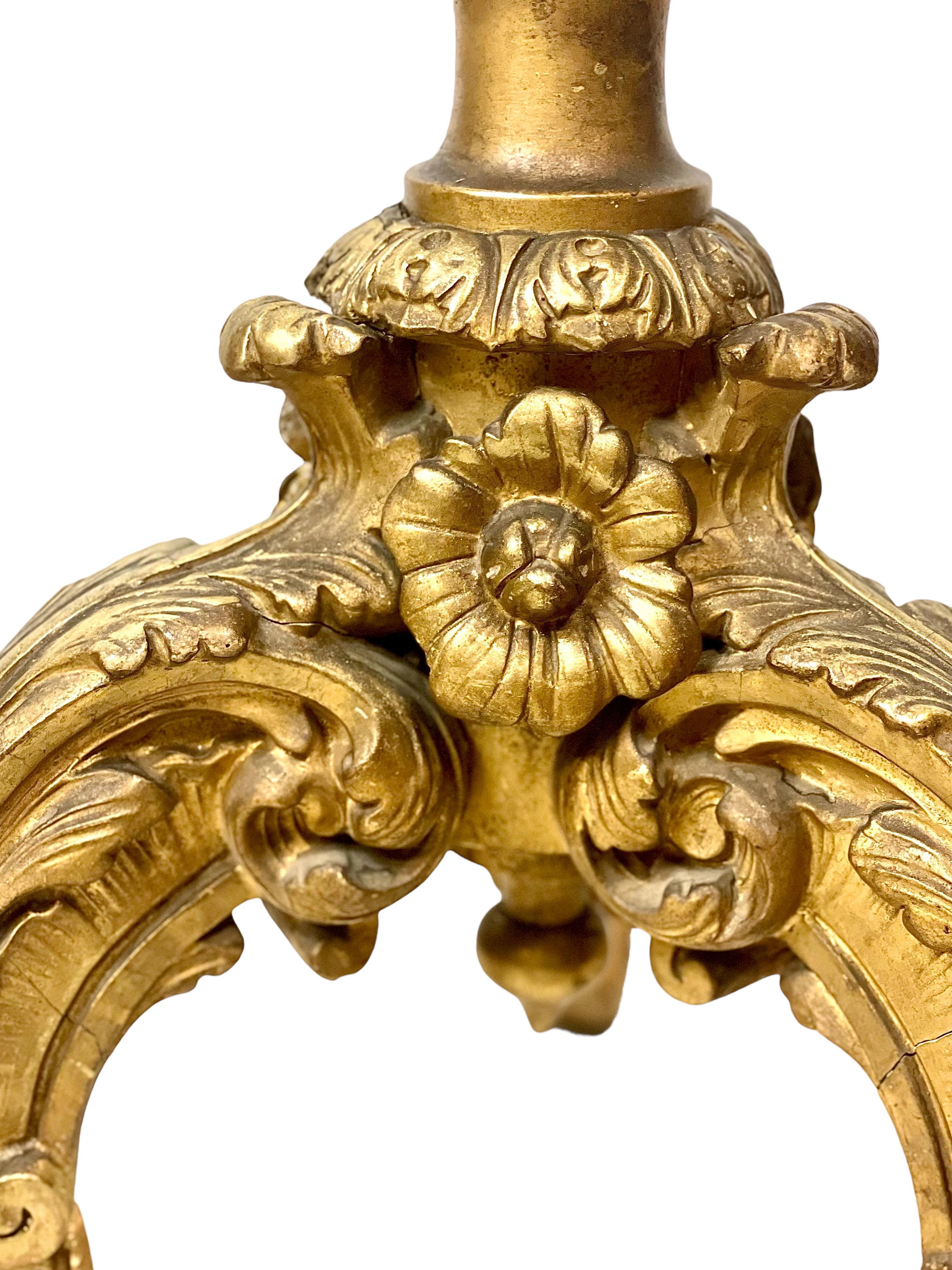 XIXe siècle Piédestal en bois doré Louis XV en vente