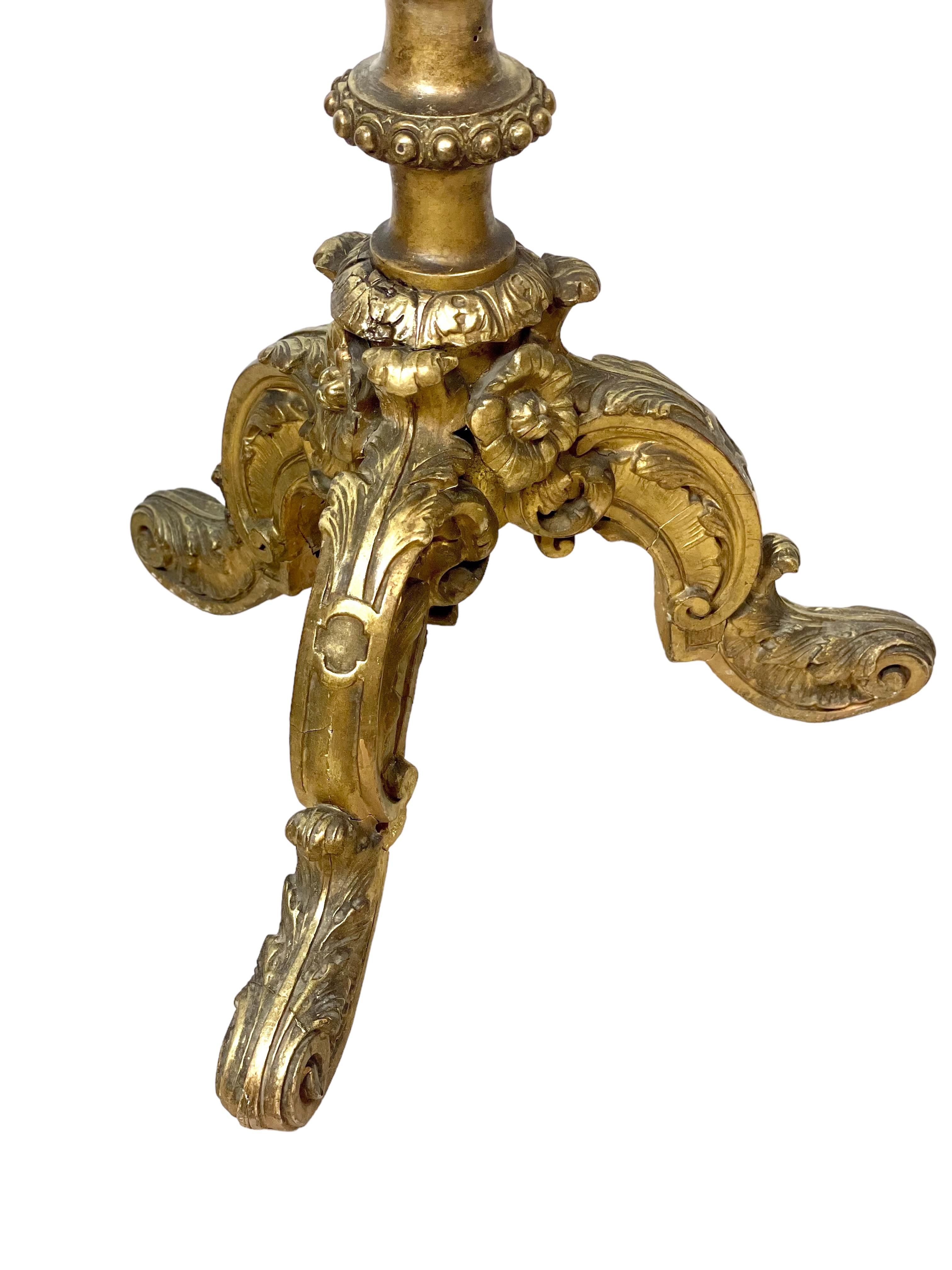 Louis XV Giltwood Pedestal (Vergoldetes Holz) im Angebot