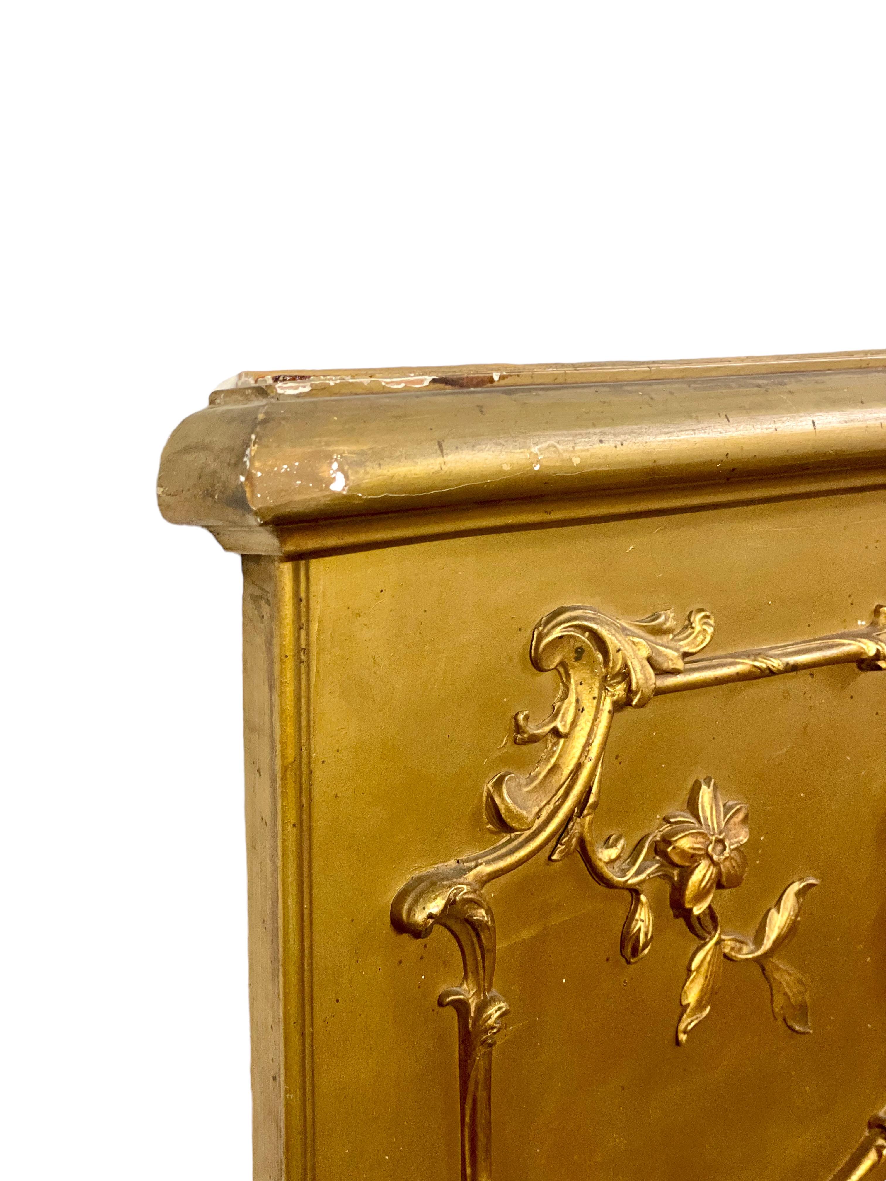 Louis XV Giltwood Trumeau-Spiegel aus dem 19. im Zustand „Gut“ im Angebot in LA CIOTAT, FR