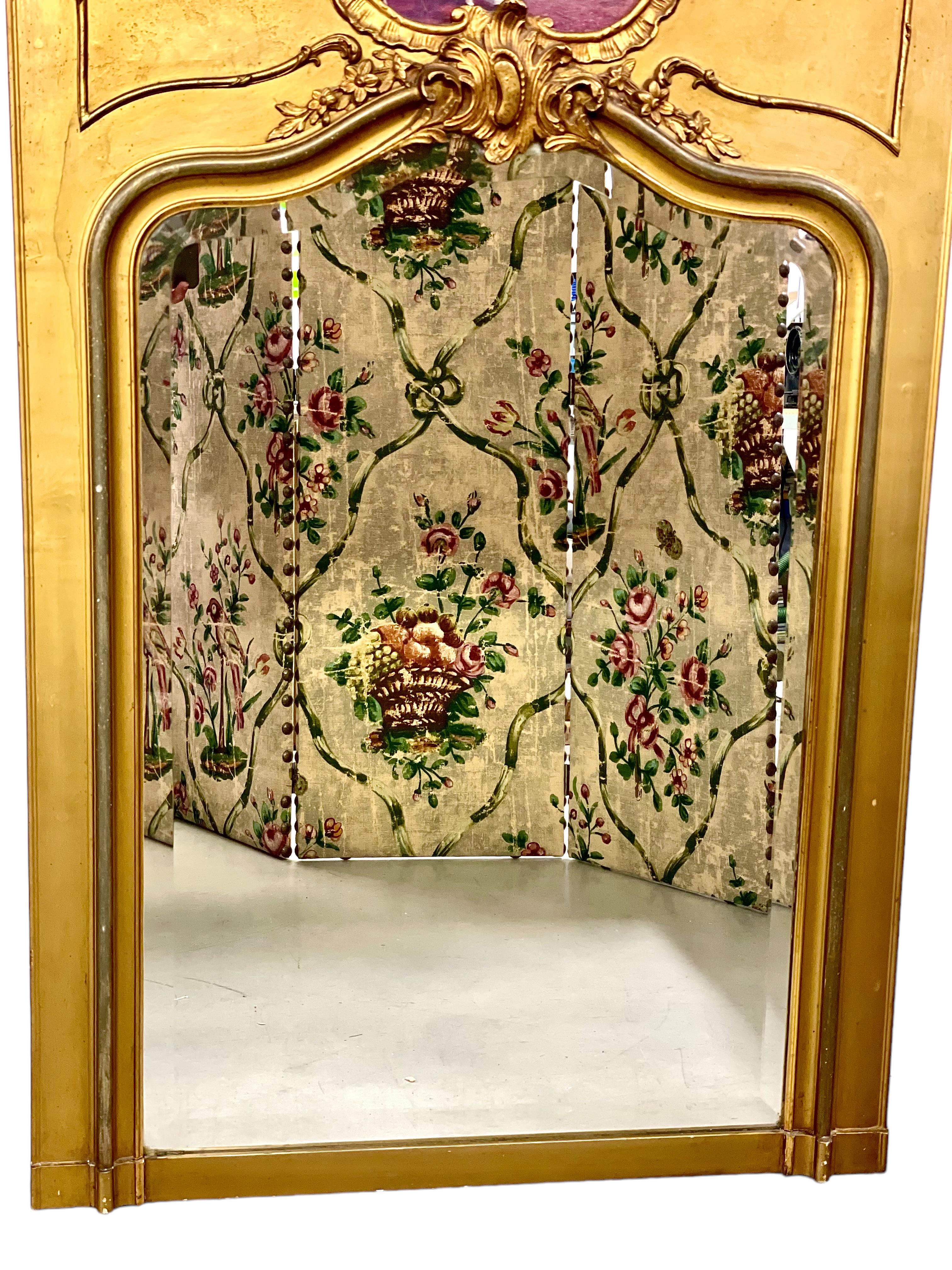 XIXe siècle Miroir Trumeau Louis XV du 19ème siècle en bois doré en vente