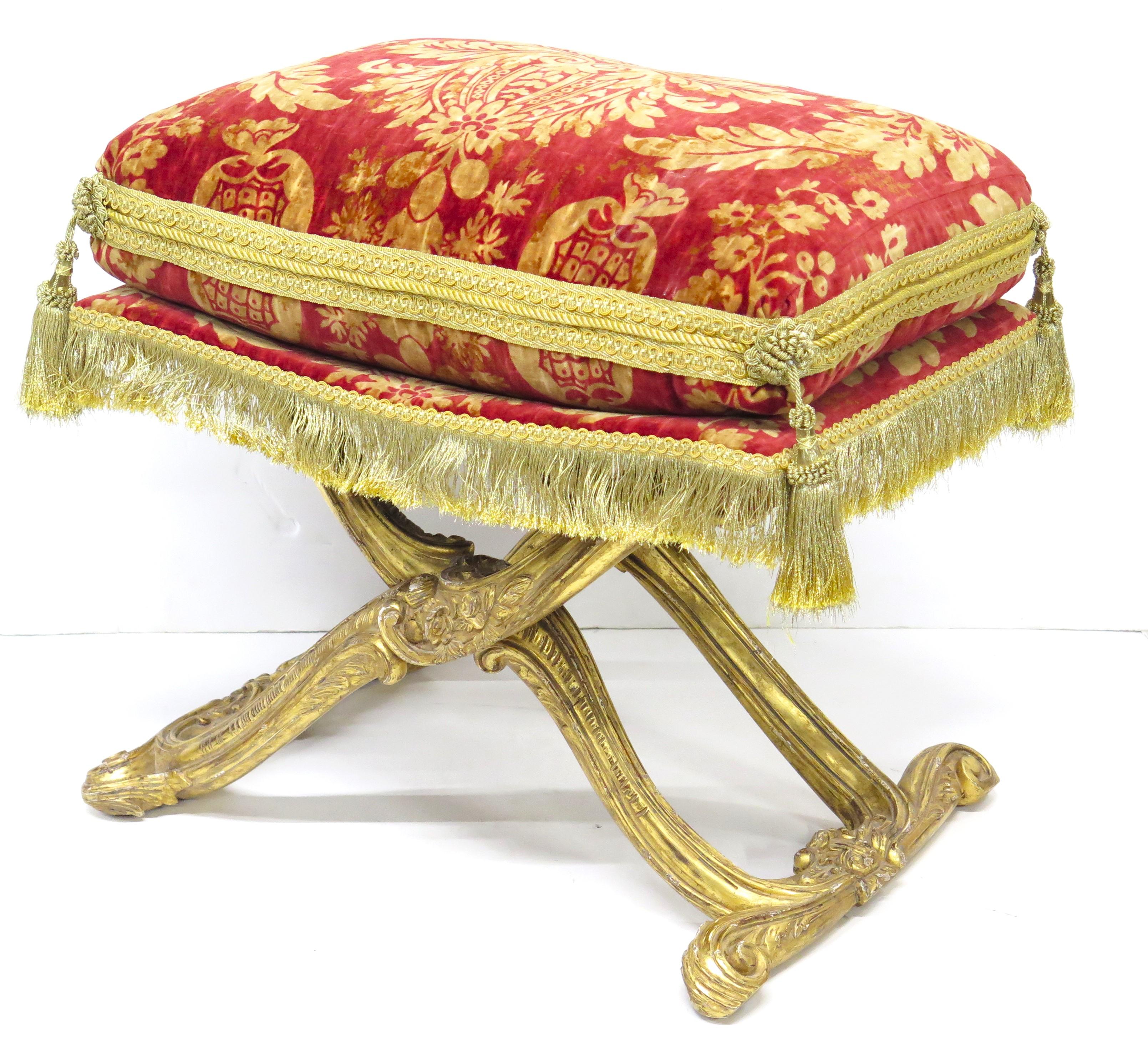 Hand-Carved Louis XV-Style Giltwood X-Shaped Folding Stool / Curule Seat For Sale