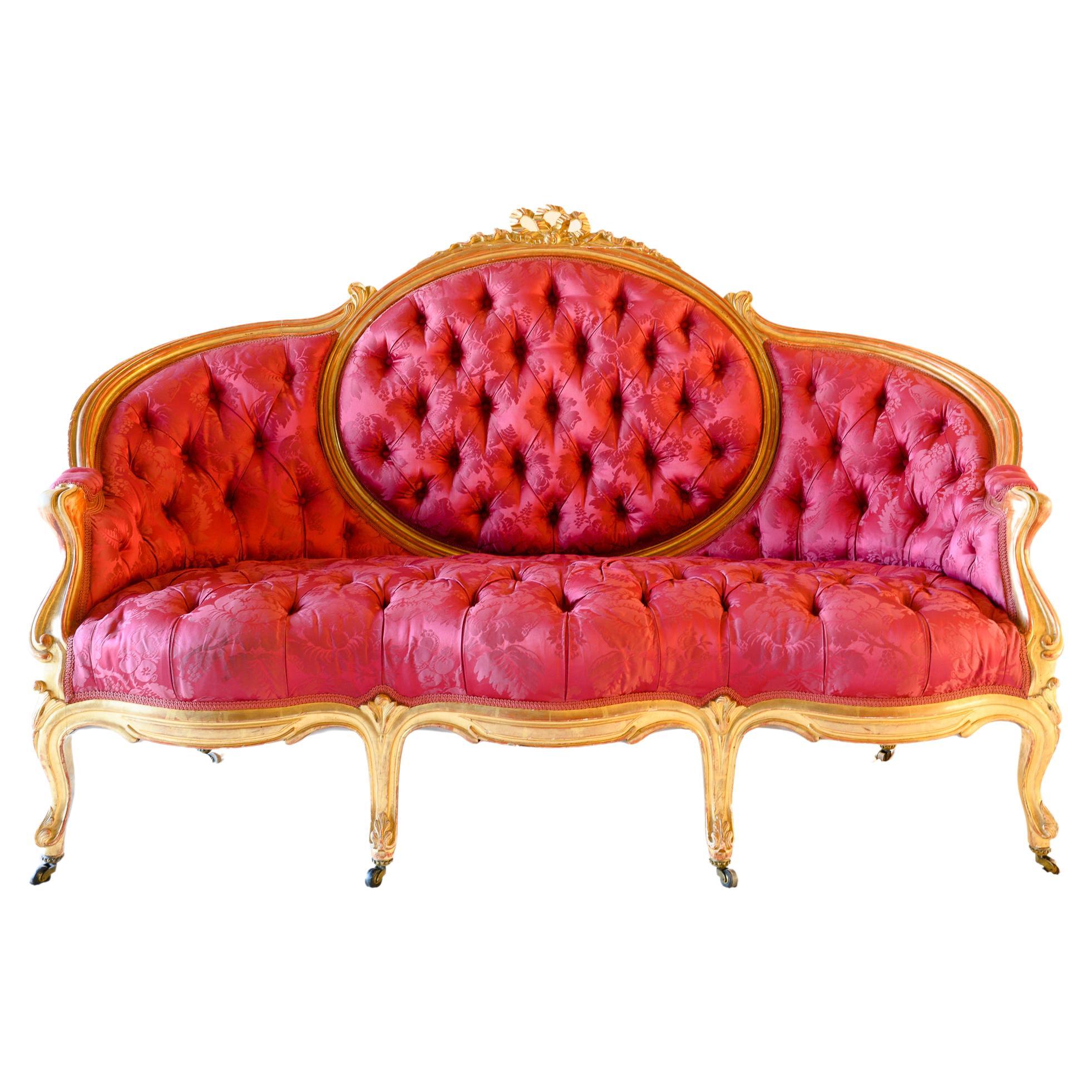 Canapé en bois de glitwood et soie rouge de style Louis XV