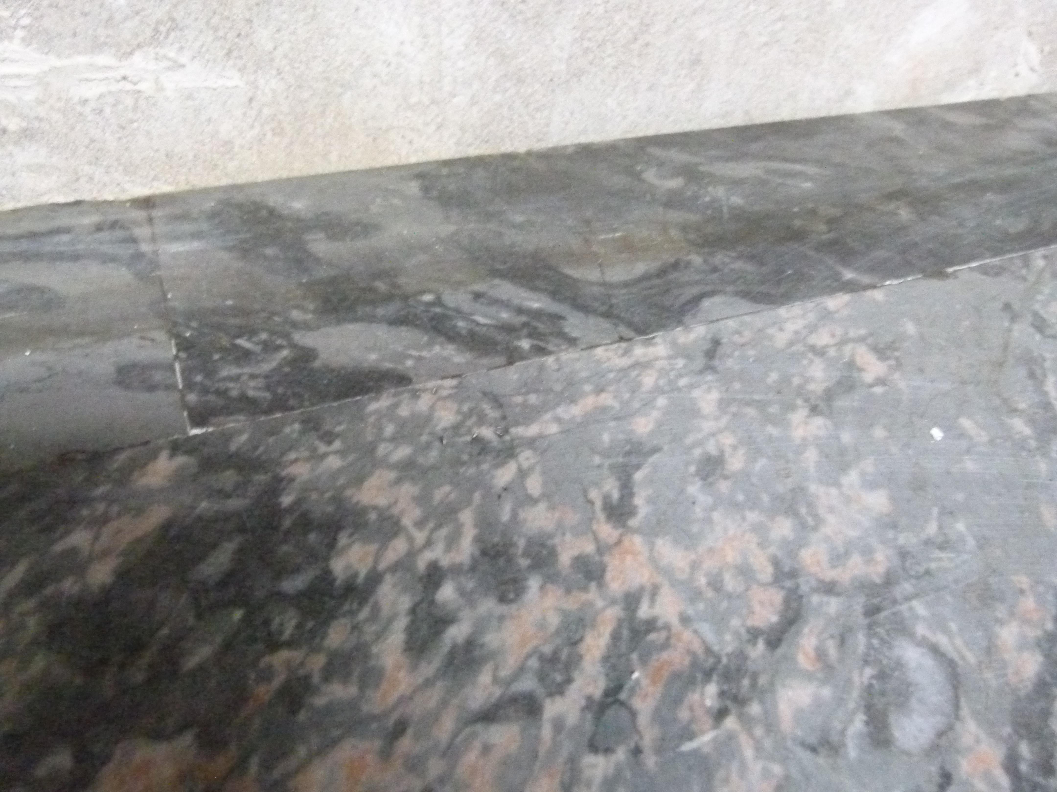 Cheminée de style Louis XV en marbre gris en vente 3