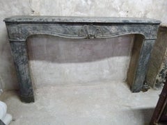 Cheminée de style Louis XV en marbre gris