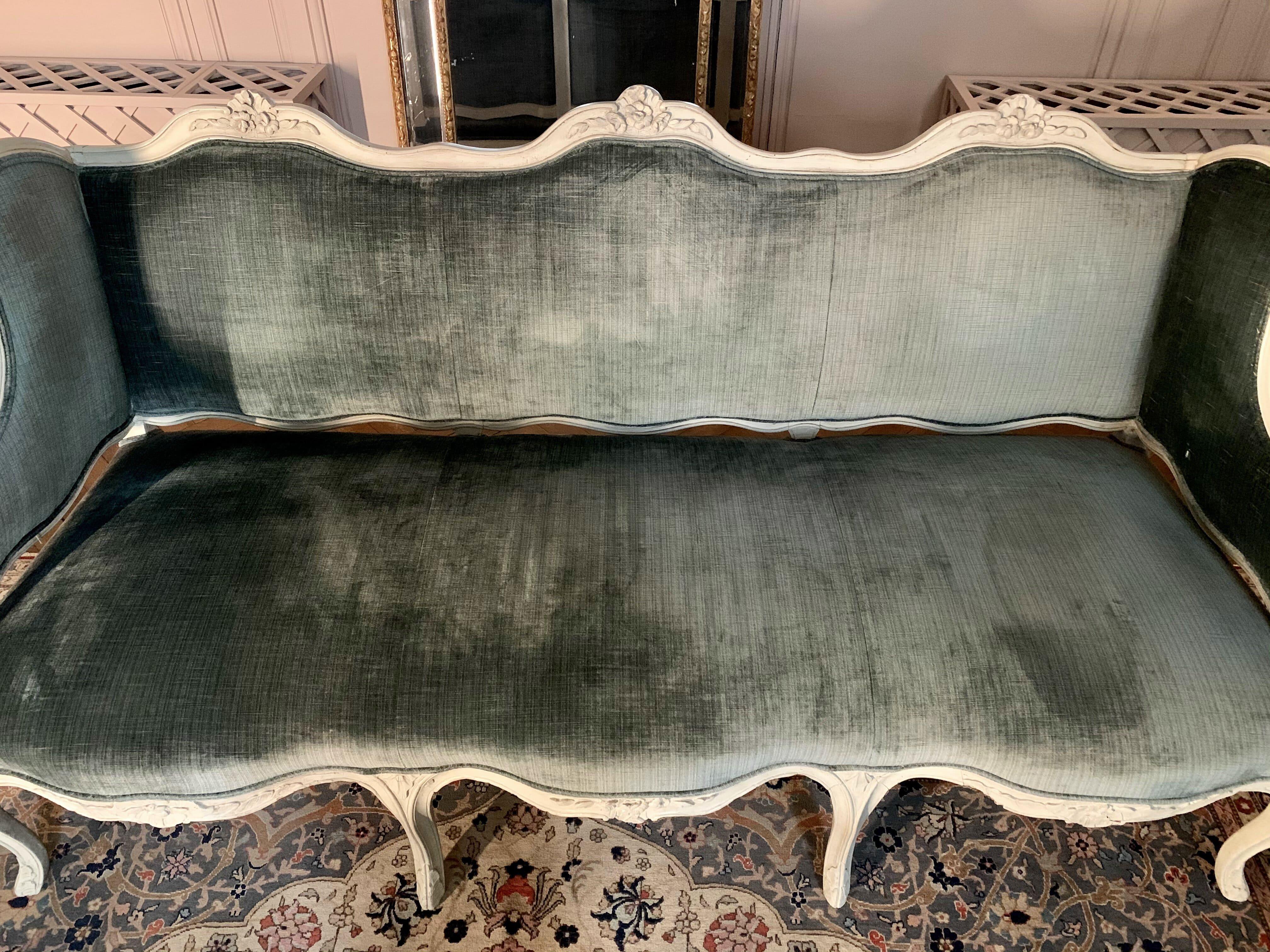 Louis XV Style Grey, Painted Beechwood Sofa, 20th Century In Excellent Condition For Sale In Bordeaux, FR