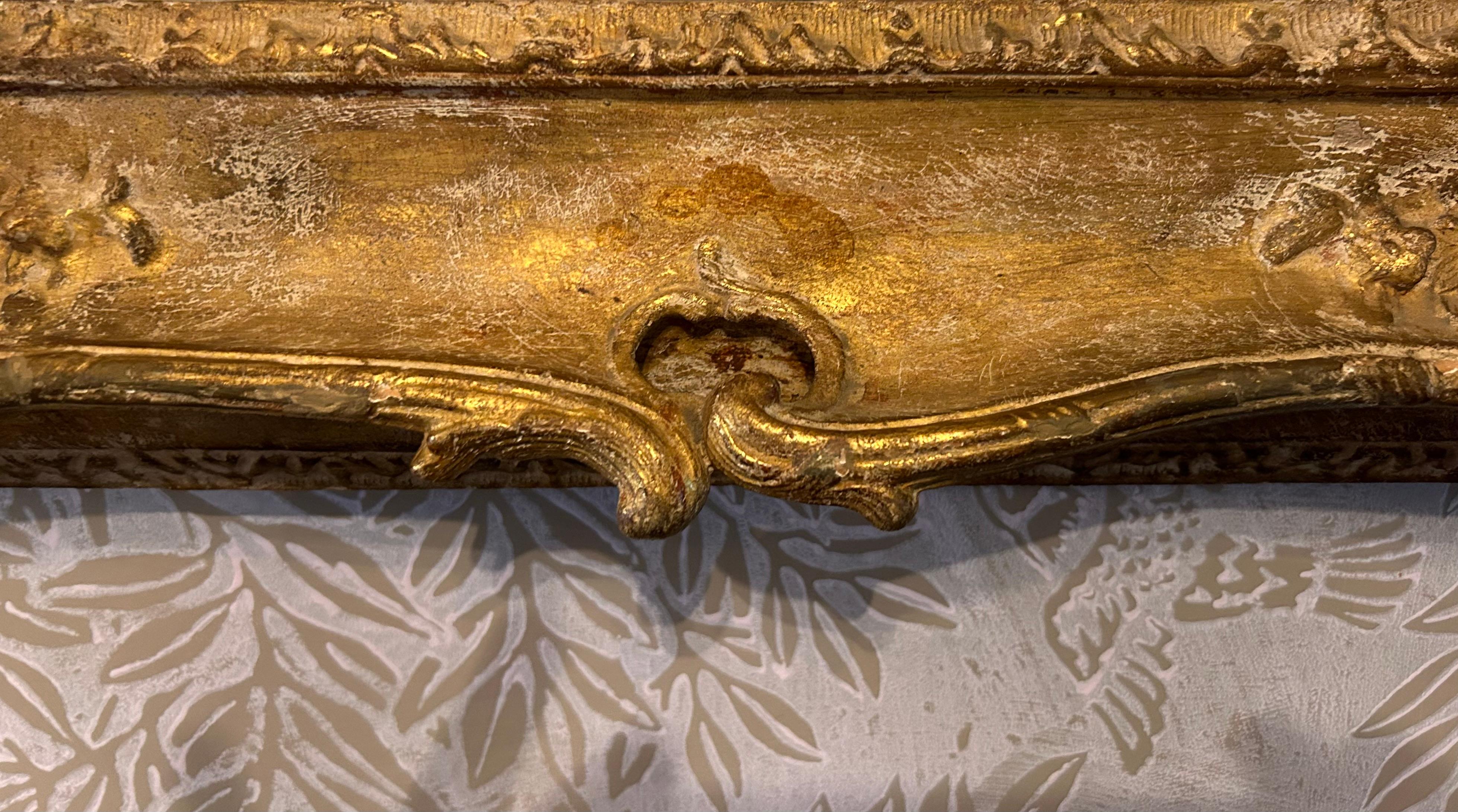 Miroir en bois doré sculpté à la main de style Louis XV en vente 7
