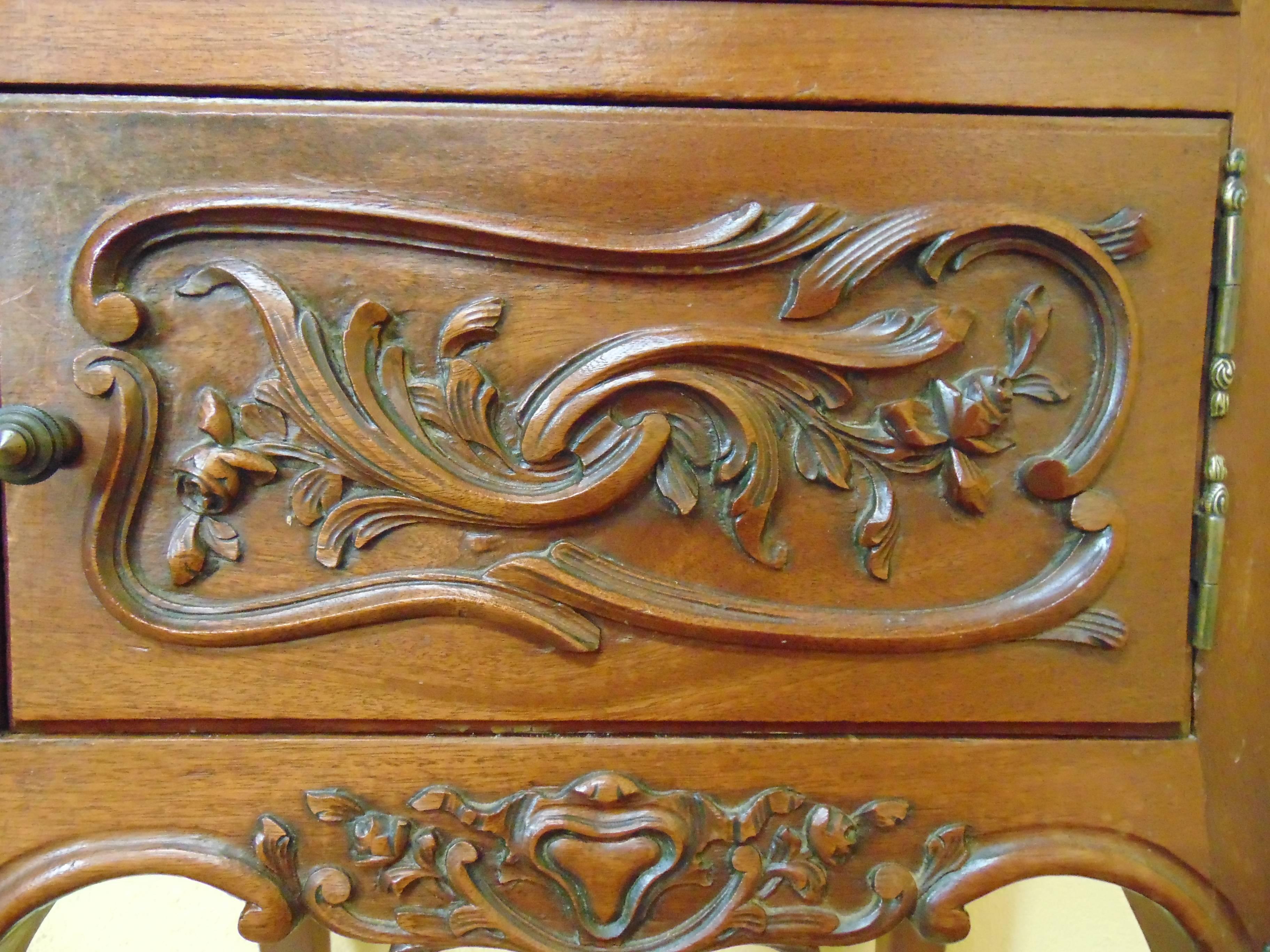 Louis XV Style Hand-Carved Walnut Bed Set, circa 1900 6