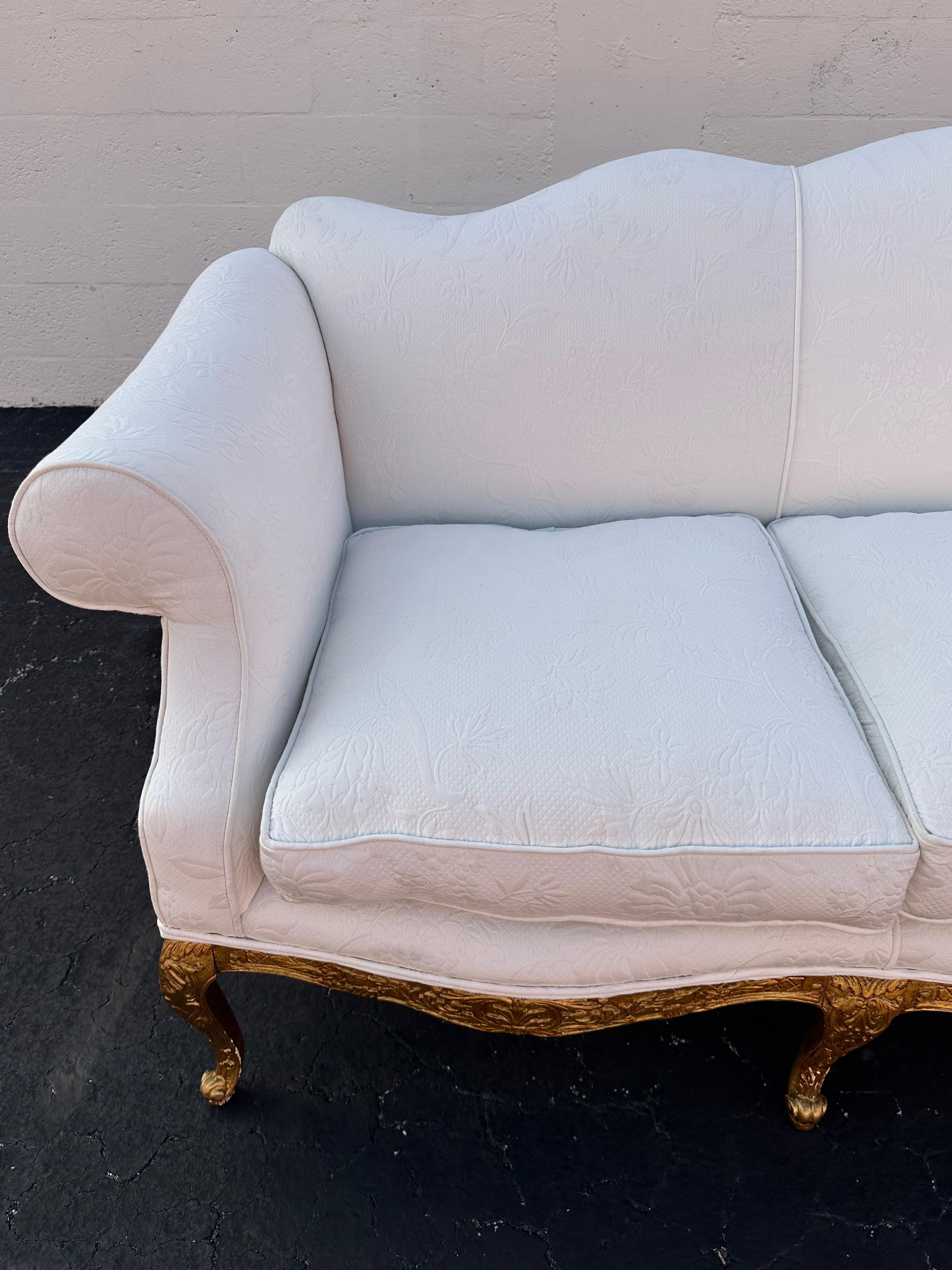 Louis XV Style Immaculate French Gold Giltwood Quilted Floral White Sofa For Sale 5