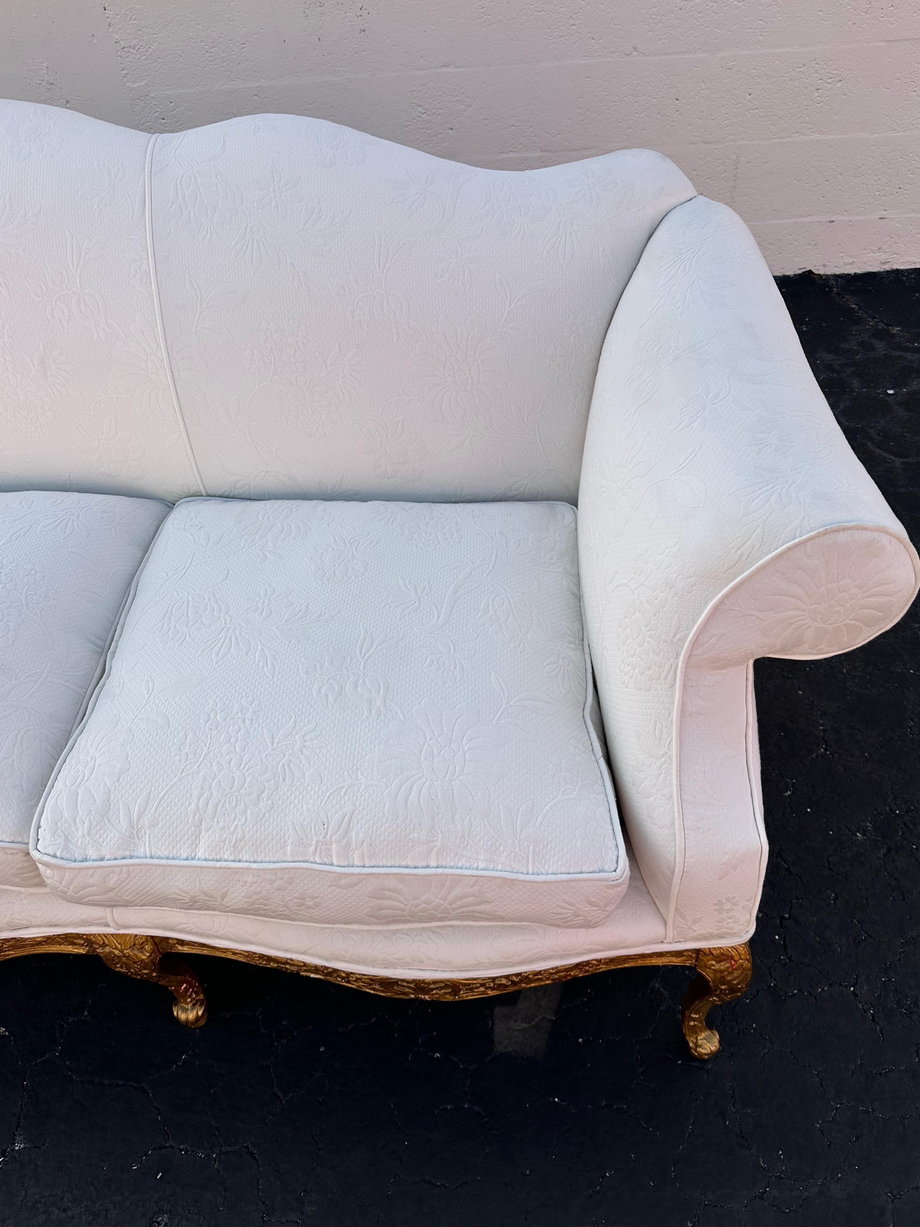 Louis XV Style Immaculate French Gold Giltwood Quilted Floral White Sofa For Sale 7