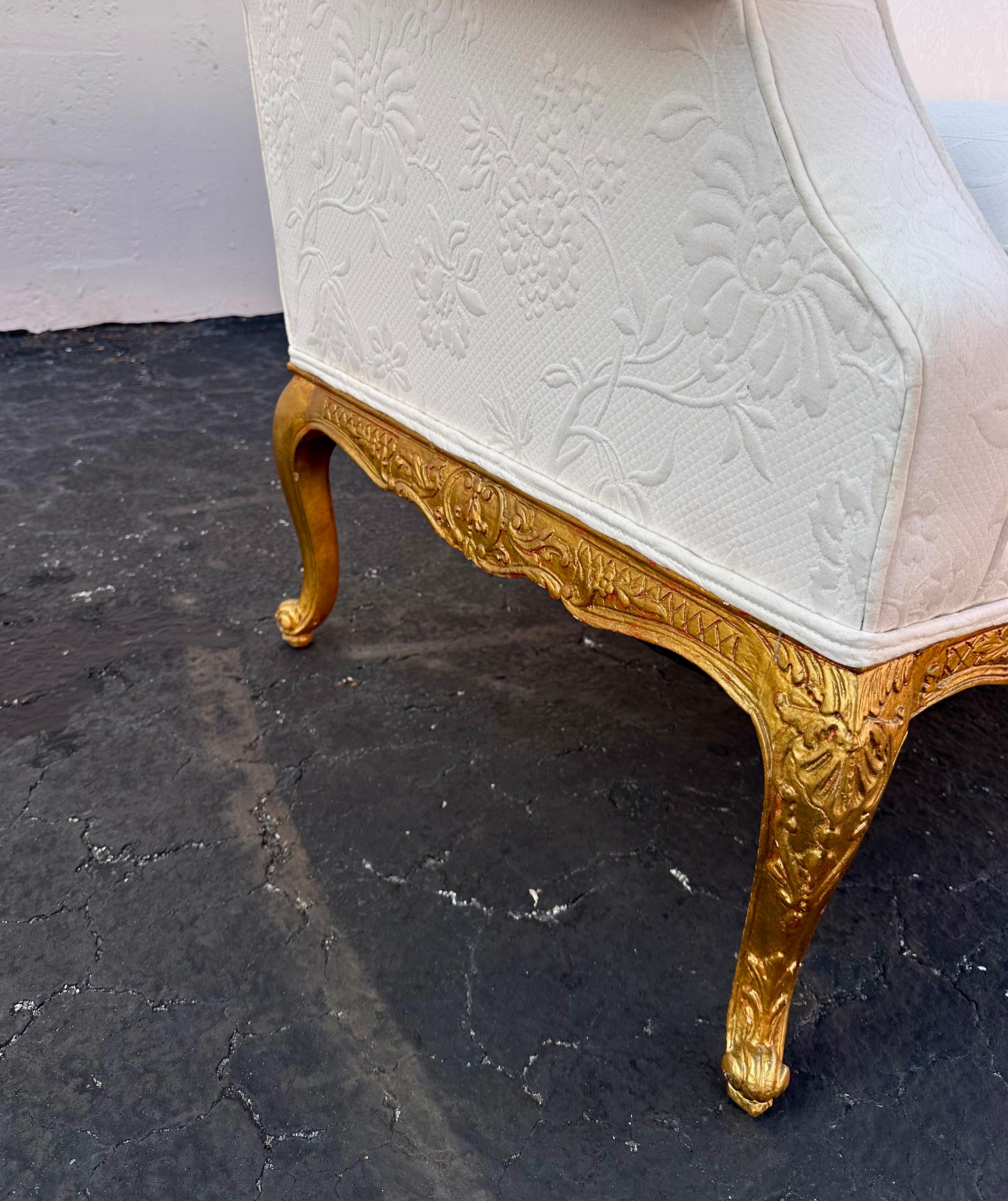 Louis XV Style Immaculate French Gold Giltwood Quilted Floral White Sofa For Sale 8