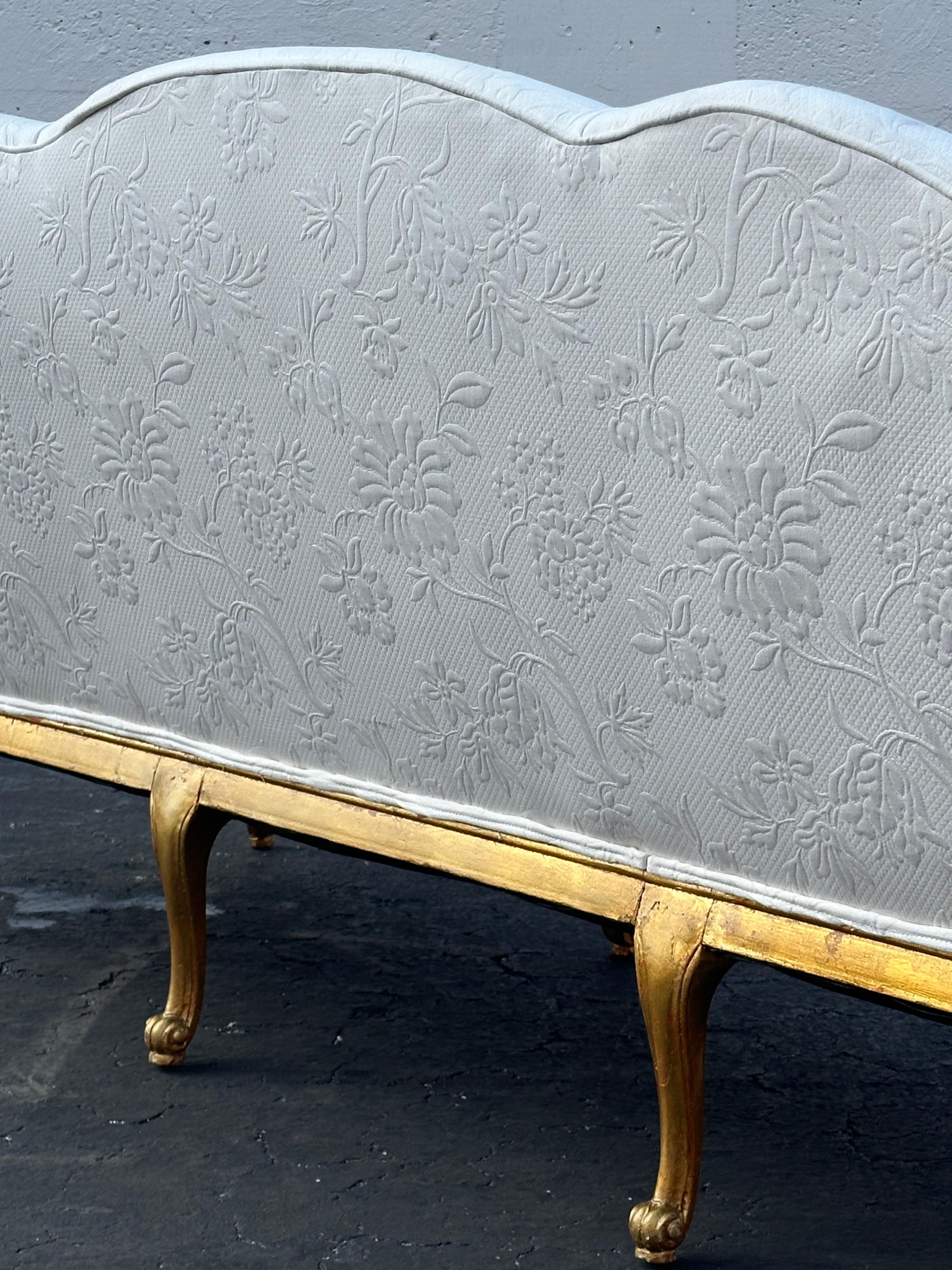 Louis XV Style Immaculate French Gold Giltwood Quilted Floral White Sofa For Sale 12