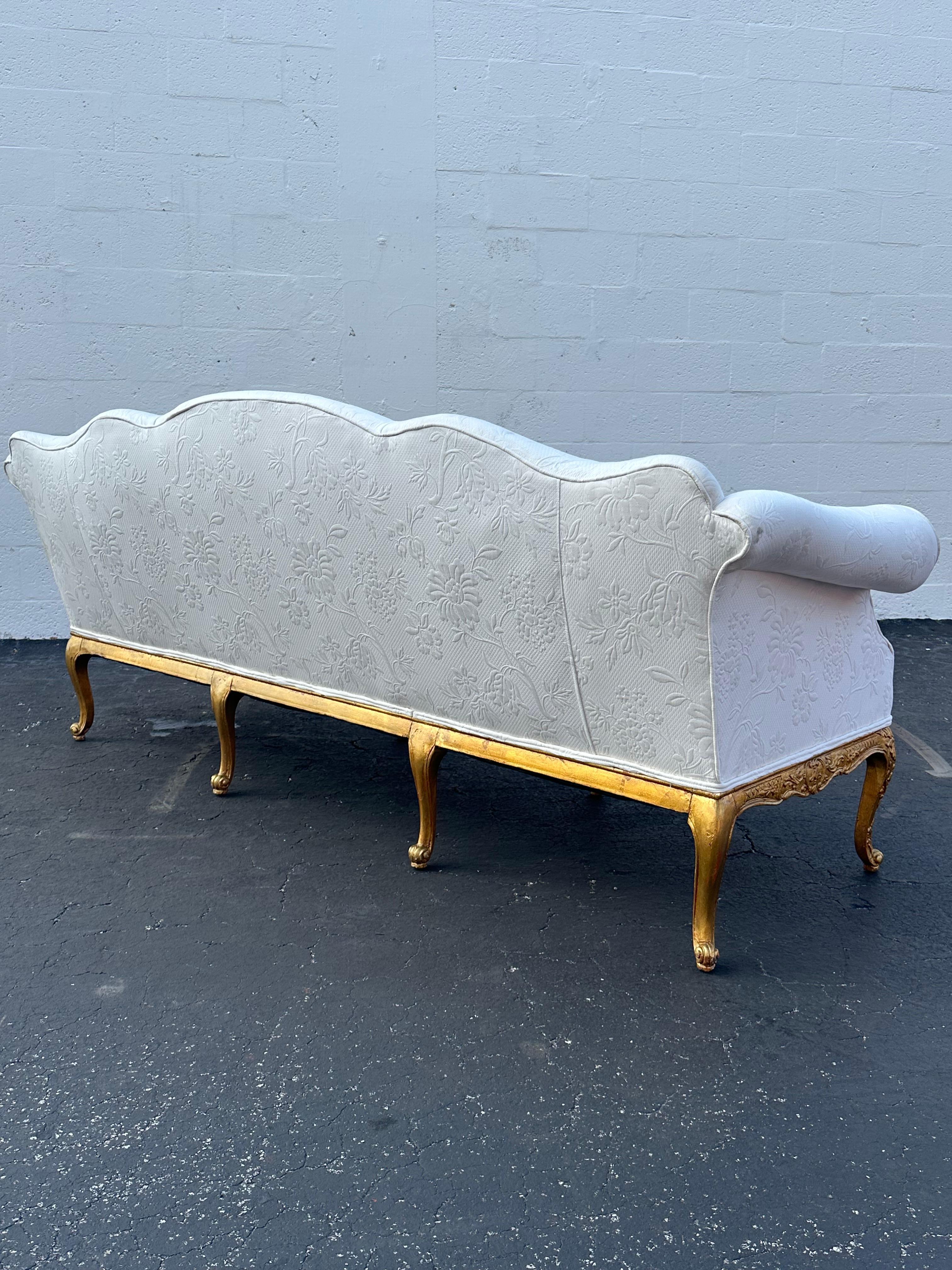 Louis XV Style Immaculate French Gold Giltwood Quilted Floral White Sofa For Sale 3