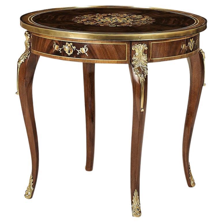 Table d'extrémité marquetée de style Louis XV en vente